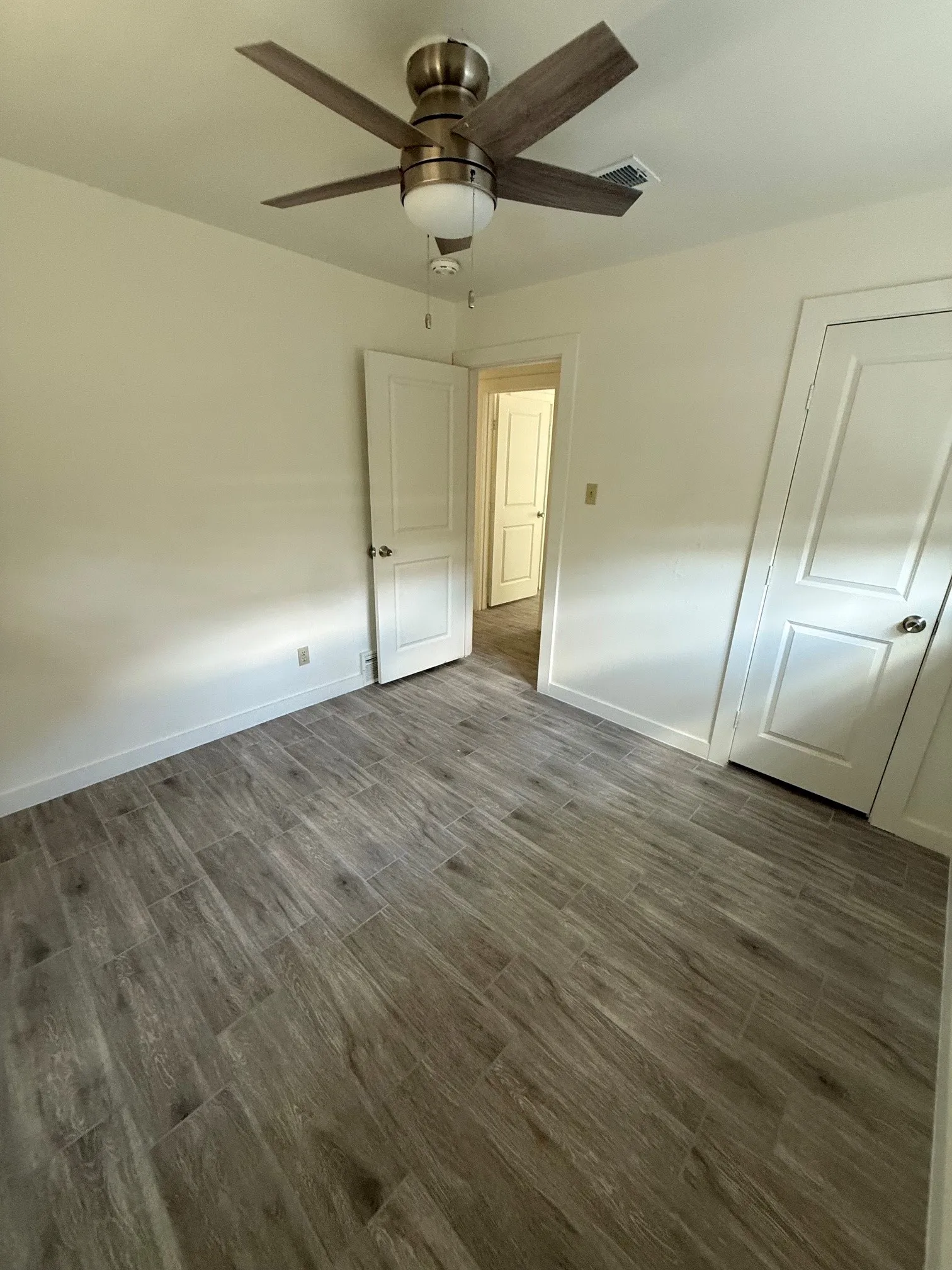 Single Family Residence For Rent in Tarrant County , 1908 Kerry Drive, Arlington, Texas 76013, 3 Bedroom, 2 Bathroom, 2 Garage spaces, 1,292 Sqft, built in 1966, mls#21321749, Real Estate Agent in Arlington, Homes For Rent in Tarrant county, Homes For Rent in Arlington, Realtor in Arlington Texas, Real Estate Brokerage Independent Realty Texas, Luminita Cordes Realtor
