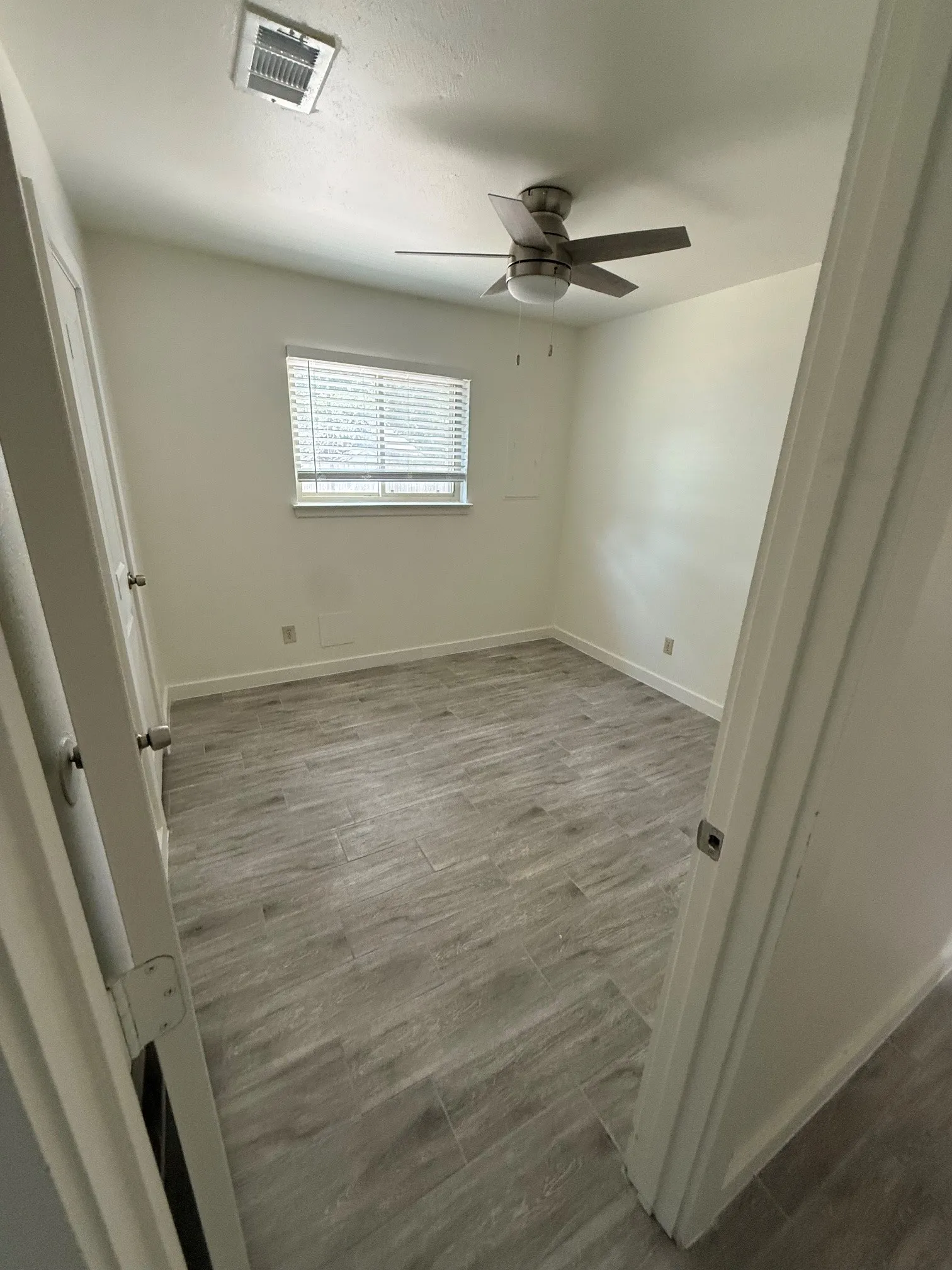 Single Family Residence For Rent in Tarrant County , 1908 Kerry Drive, Arlington, Texas 76013, 3 Bedroom, 2 Bathroom, 2 Garage spaces, 1,292 Sqft, built in 1966, mls#21321749, Real Estate Agent in Arlington, Homes For Rent in Tarrant county, Homes For Rent in Arlington, Realtor in Arlington Texas, Real Estate Brokerage Independent Realty Texas, Luminita Cordes Realtor