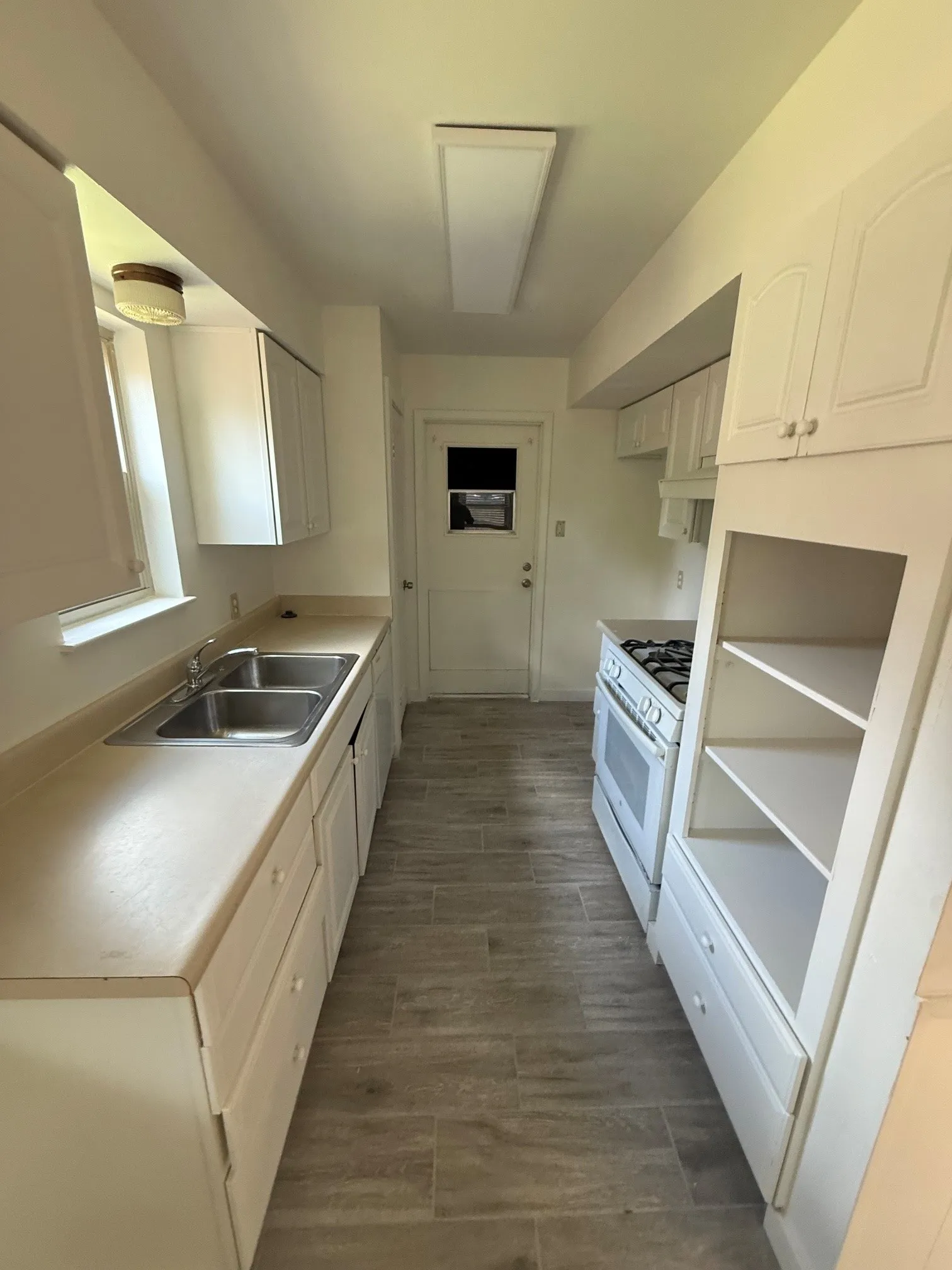 Single Family Residence For Rent in Tarrant County , 1908 Kerry Drive, Arlington, Texas 76013, 3 Bedroom, 2 Bathroom, 2 Garage spaces, 1,292 Sqft, built in 1966, mls#21321749, Real Estate Agent in Arlington, Homes For Rent in Tarrant county, Homes For Rent in Arlington, Realtor in Arlington Texas, Real Estate Brokerage Independent Realty Texas, Luminita Cordes Realtor