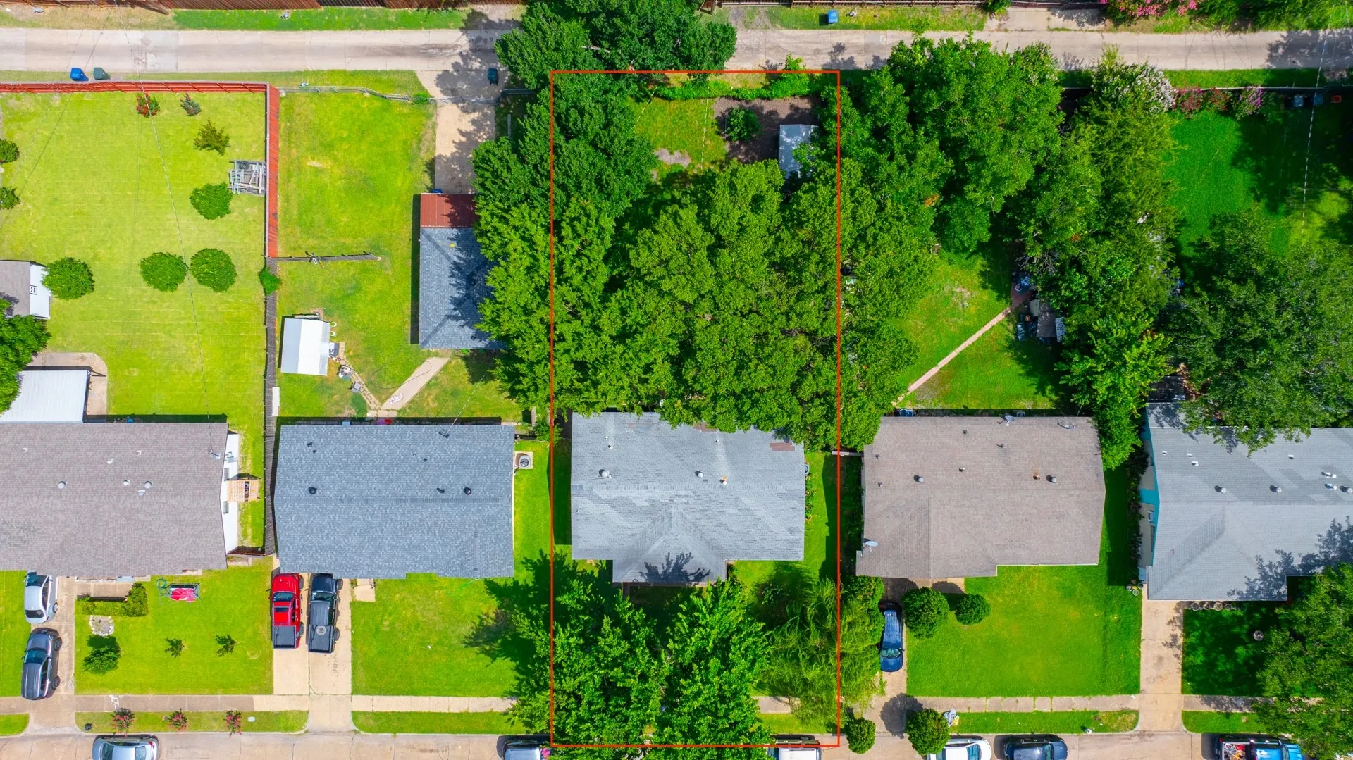 Single Family Residence For Sale in Dallas County , 301 W Ridgewood Drive, Garland, Texas 75041, 4 Bedroom, 1 Bathroom, Garage spaces, 1,073 Sqft, built in 1955, mls#21323678, Real Estate Agent in Garland, Homes For Sale in Dallas county, Homes For Sale in Garland, Realtor in Garland Texas, Real Estate Brokerage Independent Realty Texas, Luminita Cordes Realtor
