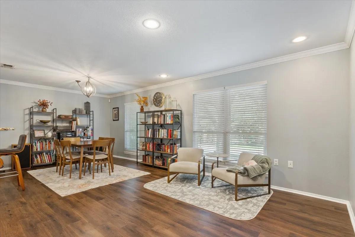 Single Family Residence For Sale in Mc Lennan County , 2649 Woodmont Circle, Waco, Texas 76710, 4 Bedroom, 3 Bathroom, 2 Garage spaces, 2,226 Sqft, built in 1968, mls#21321672, Real Estate Agent in Waco, Homes For Sale in Mc Lennan county, Homes For Sale in Waco, Realtor in Waco Texas, Real Estate Brokerage Independent Realty Texas, Luminita Cordes Realtor