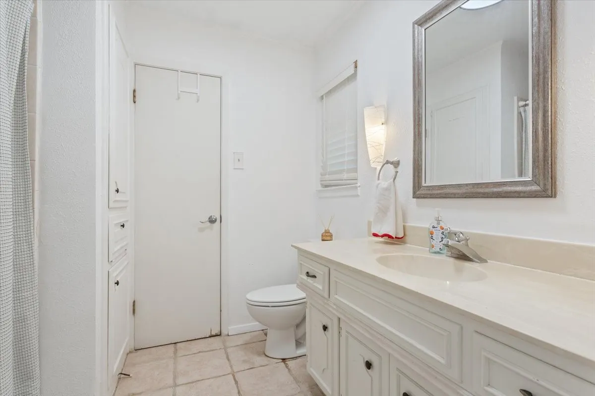 Single Family Residence For Sale in Mc Lennan County , 2649 Woodmont Circle, Waco, Texas 76710, 4 Bedroom, 3 Bathroom, 2 Garage spaces, 2,226 Sqft, built in 1968, mls#21321672, Real Estate Agent in Waco, Homes For Sale in Mc Lennan county, Homes For Sale in Waco, Realtor in Waco Texas, Real Estate Brokerage Independent Realty Texas, Luminita Cordes Realtor