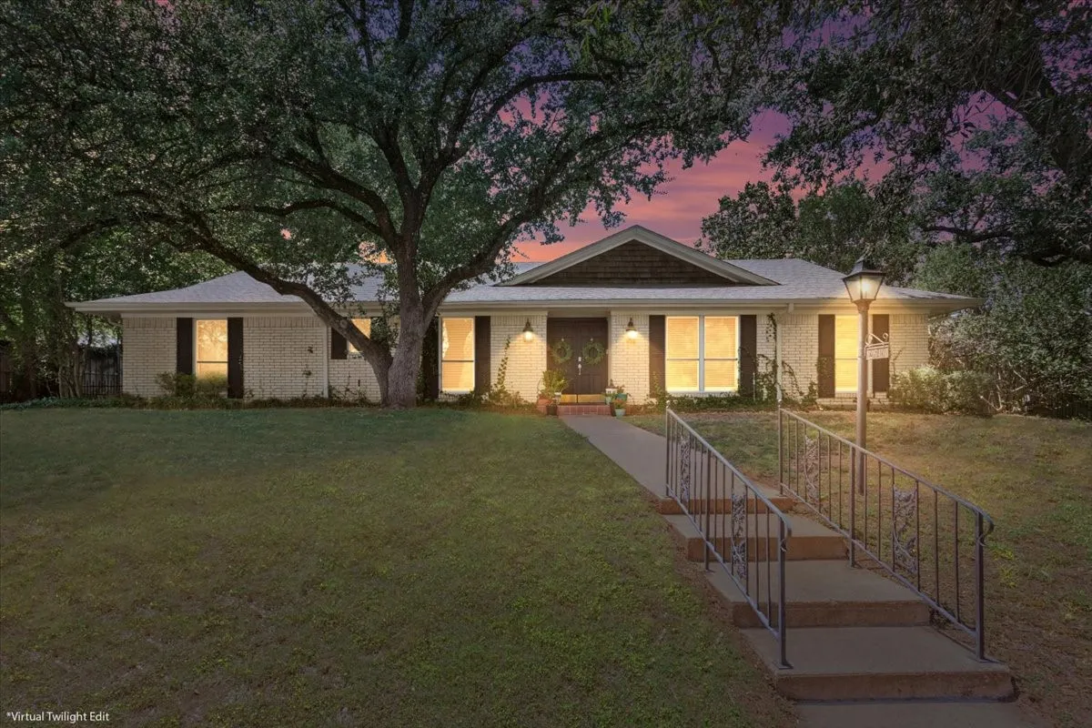 Single Family Residence For Sale in Mc Lennan County , 2649 Woodmont Circle, Waco, Texas 76710, 4 Bedroom, 3 Bathroom, 2 Garage spaces, 2,226 Sqft, built in 1968, mls#21321672, Real Estate Agent in Waco, Homes For Sale in Mc Lennan county, Homes For Sale in Waco, Realtor in Waco Texas, Real Estate Brokerage Independent Realty Texas, Luminita Cordes Realtor