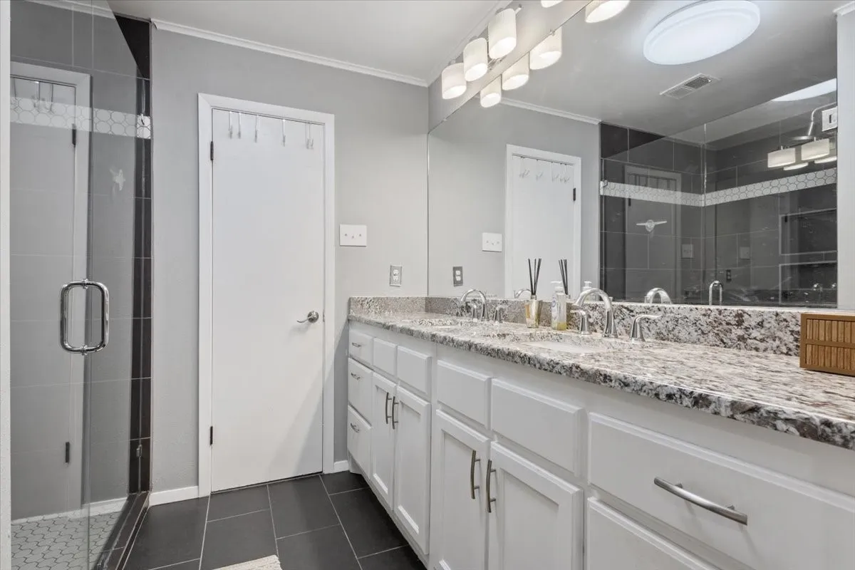 Single Family Residence For Sale in Mc Lennan County , 2649 Woodmont Circle, Waco, Texas 76710, 4 Bedroom, 3 Bathroom, 2 Garage spaces, 2,226 Sqft, built in 1968, mls#21321672, Real Estate Agent in Waco, Homes For Sale in Mc Lennan county, Homes For Sale in Waco, Realtor in Waco Texas, Real Estate Brokerage Independent Realty Texas, Luminita Cordes Realtor