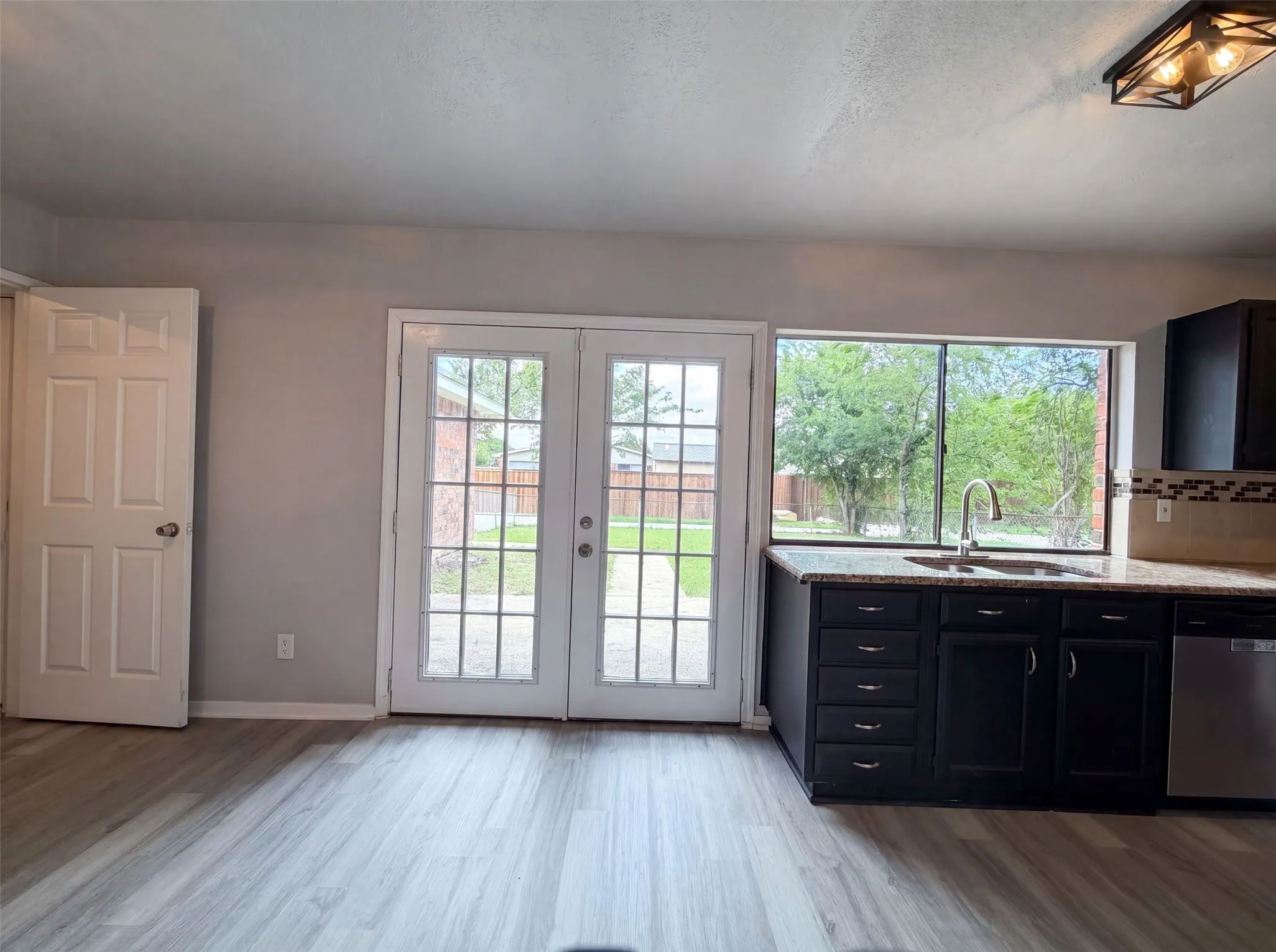 Single Family Residence For Sale in Dallas County , 1906 Stockton Trail, Grand Prairie, Texas 75052, 3 Bedroom, 2 Bathroom, 2 Garage spaces, 1,756 Sqft, built in 1978, mls#21300148, Real Estate Agent in Grand Prairie, Homes For Sale in Dallas county, Homes For Sale in Grand Prairie, Realtor in Grand Prairie Texas, Real Estate Brokerage Independent Realty Texas, Luminita Cordes Realtor