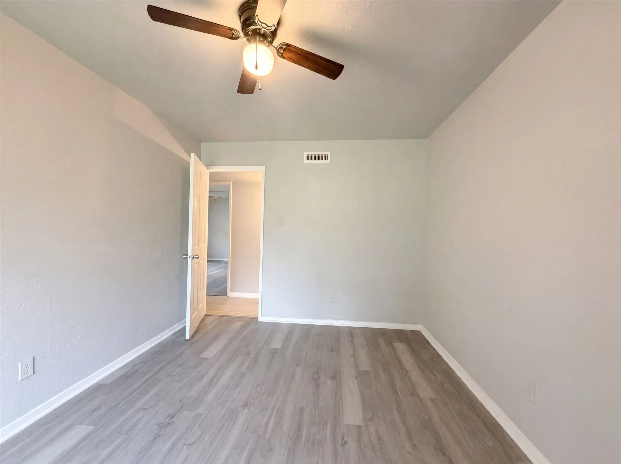 Single Family Residence For Sale in Dallas County , 1906 Stockton Trail, Grand Prairie, Texas 75052, 3 Bedroom, 2 Bathroom, 2 Garage spaces, 1,756 Sqft, built in 1978, mls#21300148, Real Estate Agent in Grand Prairie, Homes For Sale in Dallas county, Homes For Sale in Grand Prairie, Realtor in Grand Prairie Texas, Real Estate Brokerage Independent Realty Texas, Luminita Cordes Realtor