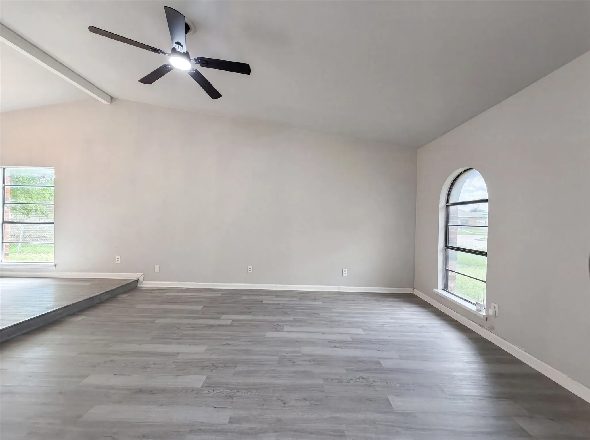 Single Family Residence For Sale in Dallas County , 1906 Stockton Trail, Grand Prairie, Texas 75052, 3 Bedroom, 2 Bathroom, 2 Garage spaces, 1,756 Sqft, built in 1978, mls#21300148, Real Estate Agent in Grand Prairie, Homes For Sale in Dallas county, Homes For Sale in Grand Prairie, Realtor in Grand Prairie Texas, Real Estate Brokerage Independent Realty Texas, Luminita Cordes Realtor