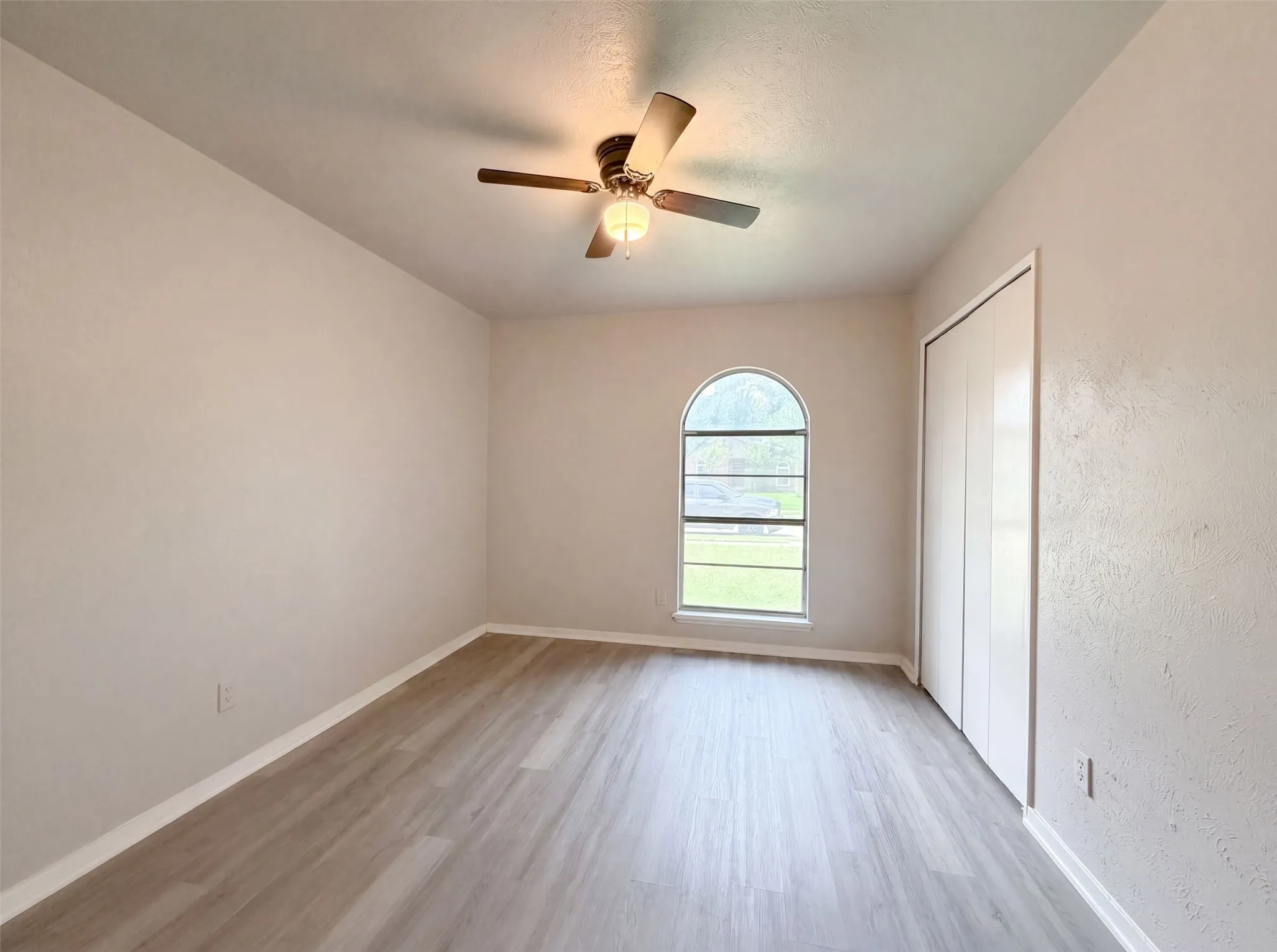 Single Family Residence For Sale in Dallas County , 1906 Stockton Trail, Grand Prairie, Texas 75052, 3 Bedroom, 2 Bathroom, 2 Garage spaces, 1,756 Sqft, built in 1978, mls#21300148, Real Estate Agent in Grand Prairie, Homes For Sale in Dallas county, Homes For Sale in Grand Prairie, Realtor in Grand Prairie Texas, Real Estate Brokerage Independent Realty Texas, Luminita Cordes Realtor