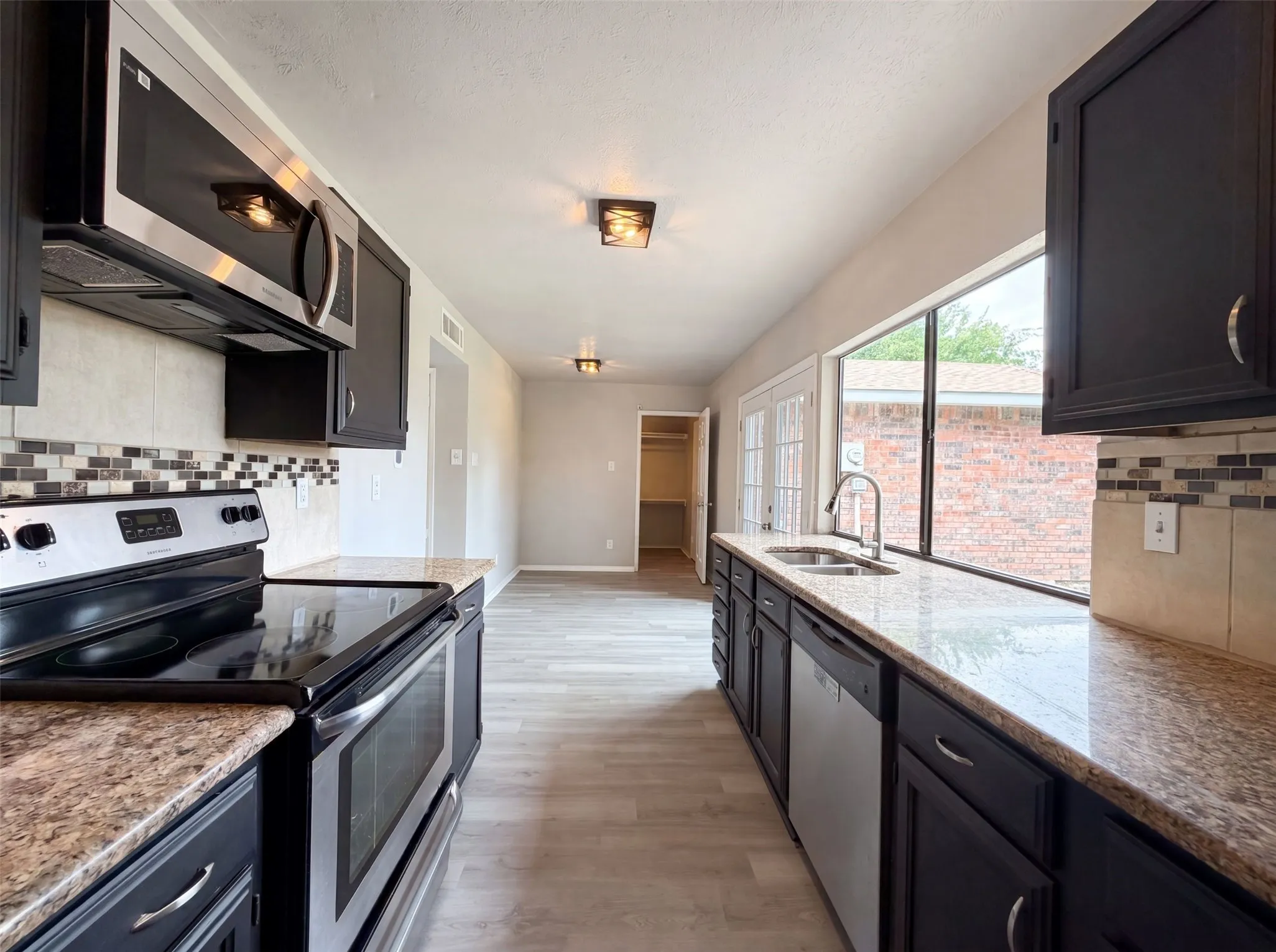 Single Family Residence For Sale in Dallas County , 1906 Stockton Trail, Grand Prairie, Texas 75052, 3 Bedroom, 2 Bathroom, 2 Garage spaces, 1,756 Sqft, built in 1978, mls#21300148, Real Estate Agent in Grand Prairie, Homes For Sale in Dallas county, Homes For Sale in Grand Prairie, Realtor in Grand Prairie Texas, Real Estate Brokerage Independent Realty Texas, Luminita Cordes Realtor