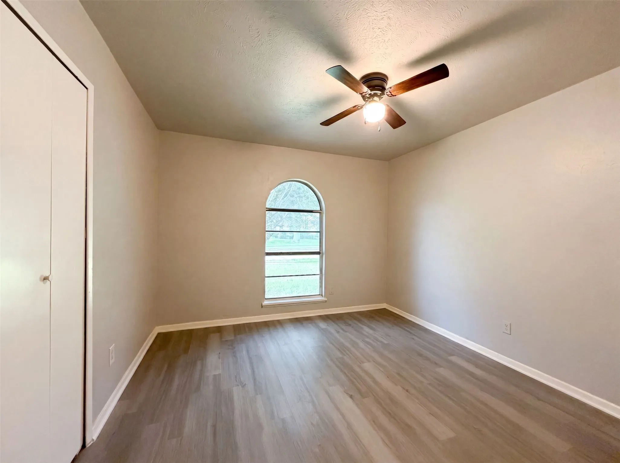 Single Family Residence For Sale in Dallas County , 1906 Stockton Trail, Grand Prairie, Texas 75052, 3 Bedroom, 2 Bathroom, 2 Garage spaces, 1,756 Sqft, built in 1978, mls#21300148, Real Estate Agent in Grand Prairie, Homes For Sale in Dallas county, Homes For Sale in Grand Prairie, Realtor in Grand Prairie Texas, Real Estate Brokerage Independent Realty Texas, Luminita Cordes Realtor