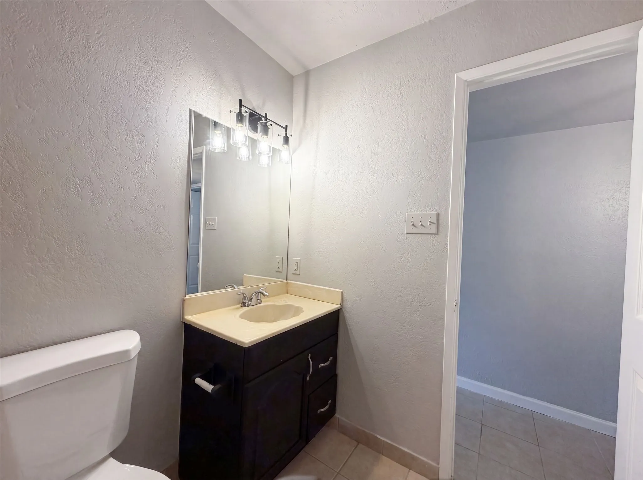Single Family Residence For Sale in Dallas County , 1906 Stockton Trail, Grand Prairie, Texas 75052, 3 Bedroom, 2 Bathroom, 2 Garage spaces, 1,756 Sqft, built in 1978, mls#21300148, Real Estate Agent in Grand Prairie, Homes For Sale in Dallas county, Homes For Sale in Grand Prairie, Realtor in Grand Prairie Texas, Real Estate Brokerage Independent Realty Texas, Luminita Cordes Realtor