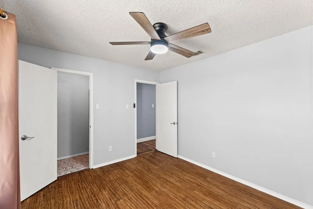 Single Family Residence For Sale in Tarrant County , 622 Mission Hills Drive, Arlington, Texas 76018, 3 Bedroom, 3 Bathroom, 2 Garage spaces, 1,564 Sqft, built in 1989, mls#21324616, Real Estate Agent in Arlington, Homes For Sale in Tarrant county, Homes For Sale in Arlington, Realtor in Arlington Texas, Real Estate Brokerage Independent Realty Texas, Luminita Cordes Realtor