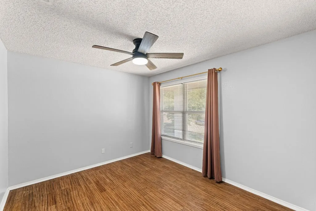 Single Family Residence For Sale in Tarrant County , 622 Mission Hills Drive, Arlington, Texas 76018, 3 Bedroom, 3 Bathroom, 2 Garage spaces, 1,564 Sqft, built in 1989, mls#21324616, Real Estate Agent in Arlington, Homes For Sale in Tarrant county, Homes For Sale in Arlington, Realtor in Arlington Texas, Real Estate Brokerage Independent Realty Texas, Luminita Cordes Realtor