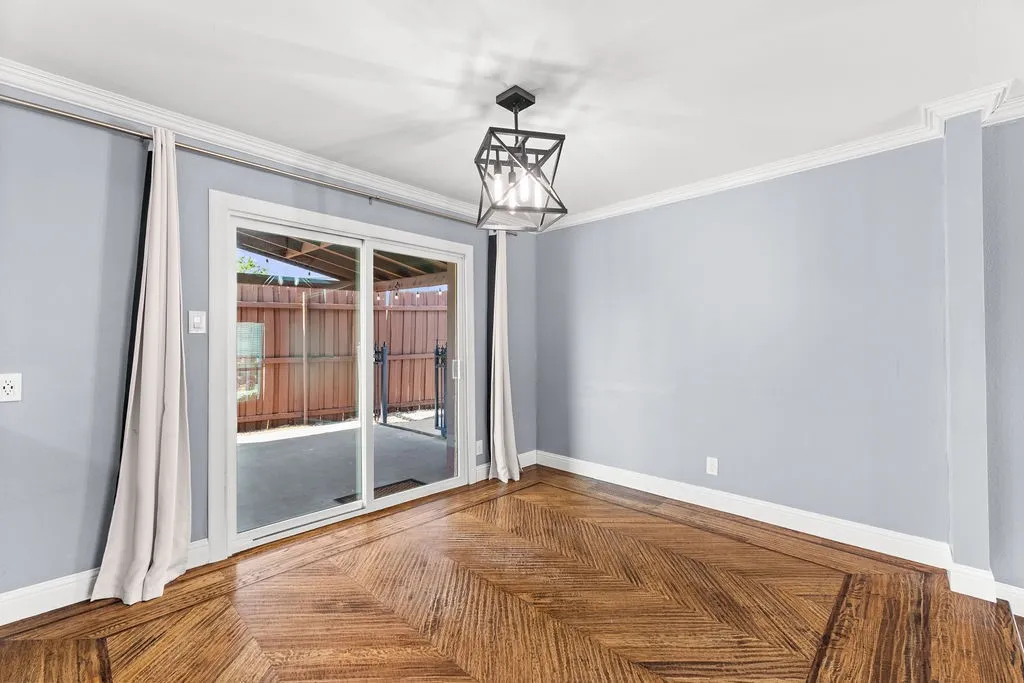 Single Family Residence For Sale in Tarrant County , 622 Mission Hills Drive, Arlington, Texas 76018, 3 Bedroom, 3 Bathroom, 2 Garage spaces, 1,564 Sqft, built in 1989, mls#21324616, Real Estate Agent in Arlington, Homes For Sale in Tarrant county, Homes For Sale in Arlington, Realtor in Arlington Texas, Real Estate Brokerage Independent Realty Texas, Luminita Cordes Realtor