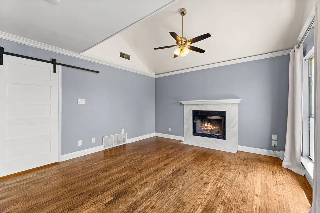 Single Family Residence For Sale in Tarrant County , 622 Mission Hills Drive, Arlington, Texas 76018, 3 Bedroom, 3 Bathroom, 2 Garage spaces, 1,564 Sqft, built in 1989, mls#21324616, Real Estate Agent in Arlington, Homes For Sale in Tarrant county, Homes For Sale in Arlington, Realtor in Arlington Texas, Real Estate Brokerage Independent Realty Texas, Luminita Cordes Realtor