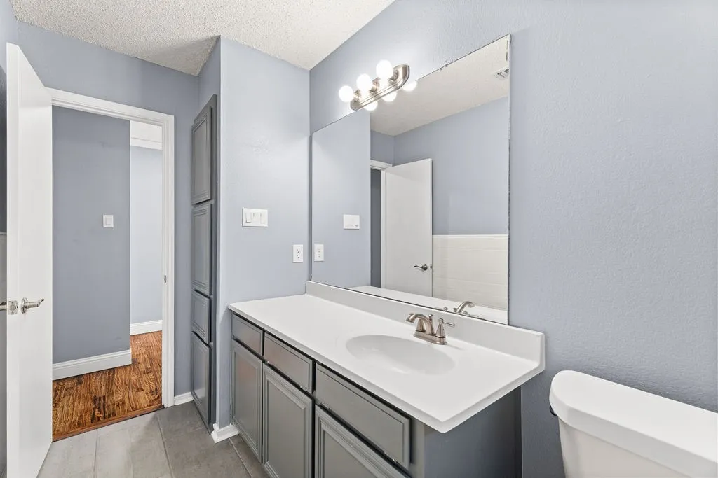 Single Family Residence For Sale in Tarrant County , 622 Mission Hills Drive, Arlington, Texas 76018, 3 Bedroom, 3 Bathroom, 2 Garage spaces, 1,564 Sqft, built in 1989, mls#21324616, Real Estate Agent in Arlington, Homes For Sale in Tarrant county, Homes For Sale in Arlington, Realtor in Arlington Texas, Real Estate Brokerage Independent Realty Texas, Luminita Cordes Realtor