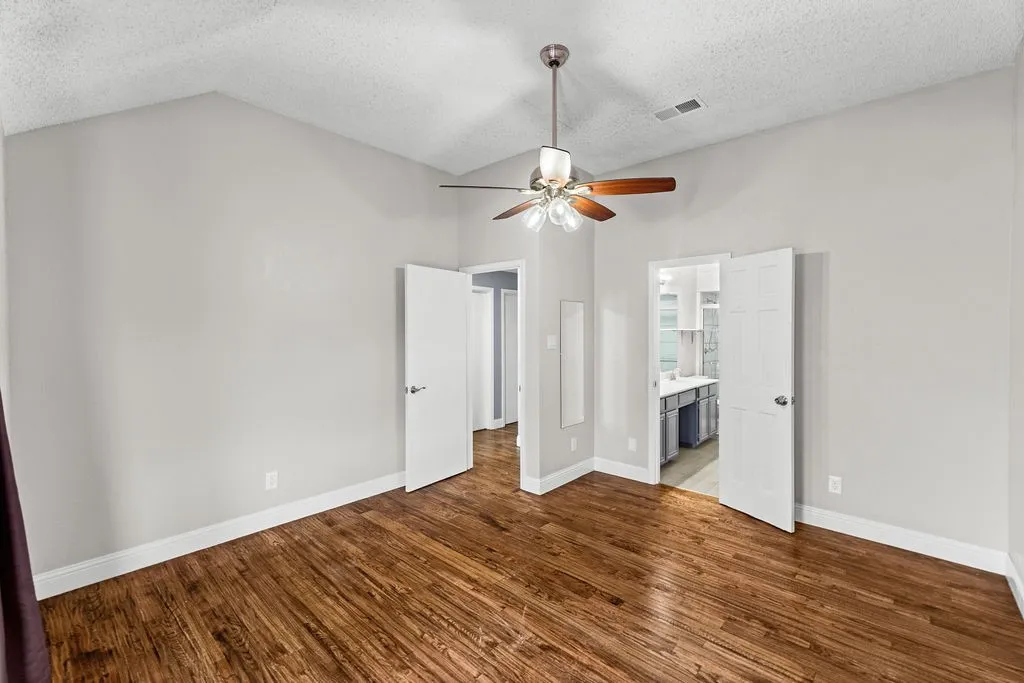 Single Family Residence For Sale in Tarrant County , 622 Mission Hills Drive, Arlington, Texas 76018, 3 Bedroom, 3 Bathroom, 2 Garage spaces, 1,564 Sqft, built in 1989, mls#21324616, Real Estate Agent in Arlington, Homes For Sale in Tarrant county, Homes For Sale in Arlington, Realtor in Arlington Texas, Real Estate Brokerage Independent Realty Texas, Luminita Cordes Realtor