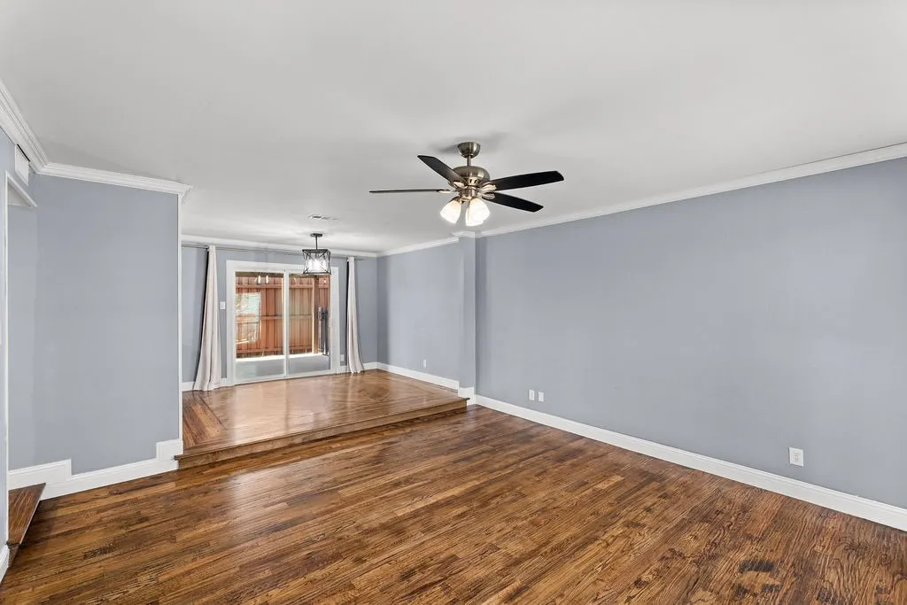 Single Family Residence For Sale in Tarrant County , 622 Mission Hills Drive, Arlington, Texas 76018, 3 Bedroom, 3 Bathroom, 2 Garage spaces, 1,564 Sqft, built in 1989, mls#21324616, Real Estate Agent in Arlington, Homes For Sale in Tarrant county, Homes For Sale in Arlington, Realtor in Arlington Texas, Real Estate Brokerage Independent Realty Texas, Luminita Cordes Realtor