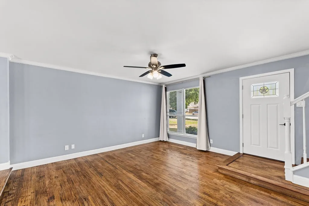 Single Family Residence For Sale in Tarrant County , 622 Mission Hills Drive, Arlington, Texas 76018, 3 Bedroom, 3 Bathroom, 2 Garage spaces, 1,564 Sqft, built in 1989, mls#21324616, Real Estate Agent in Arlington, Homes For Sale in Tarrant county, Homes For Sale in Arlington, Realtor in Arlington Texas, Real Estate Brokerage Independent Realty Texas, Luminita Cordes Realtor