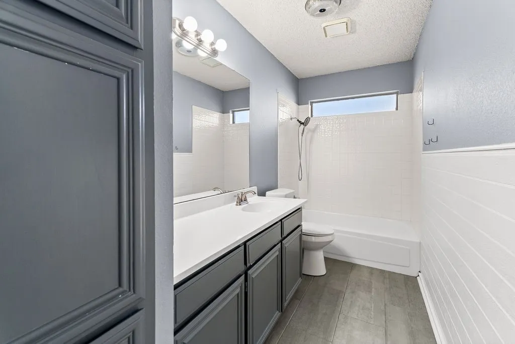 Single Family Residence For Sale in Tarrant County , 622 Mission Hills Drive, Arlington, Texas 76018, 3 Bedroom, 3 Bathroom, 2 Garage spaces, 1,564 Sqft, built in 1989, mls#21324616, Real Estate Agent in Arlington, Homes For Sale in Tarrant county, Homes For Sale in Arlington, Realtor in Arlington Texas, Real Estate Brokerage Independent Realty Texas, Luminita Cordes Realtor