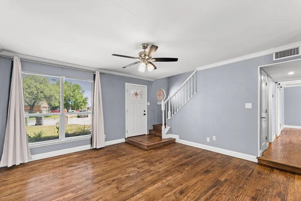 Single Family Residence For Sale in Tarrant County , 622 Mission Hills Drive, Arlington, Texas 76018, 3 Bedroom, 3 Bathroom, 2 Garage spaces, 1,564 Sqft, built in 1989, mls#21324616, Real Estate Agent in Arlington, Homes For Sale in Tarrant county, Homes For Sale in Arlington, Realtor in Arlington Texas, Real Estate Brokerage Independent Realty Texas, Luminita Cordes Realtor