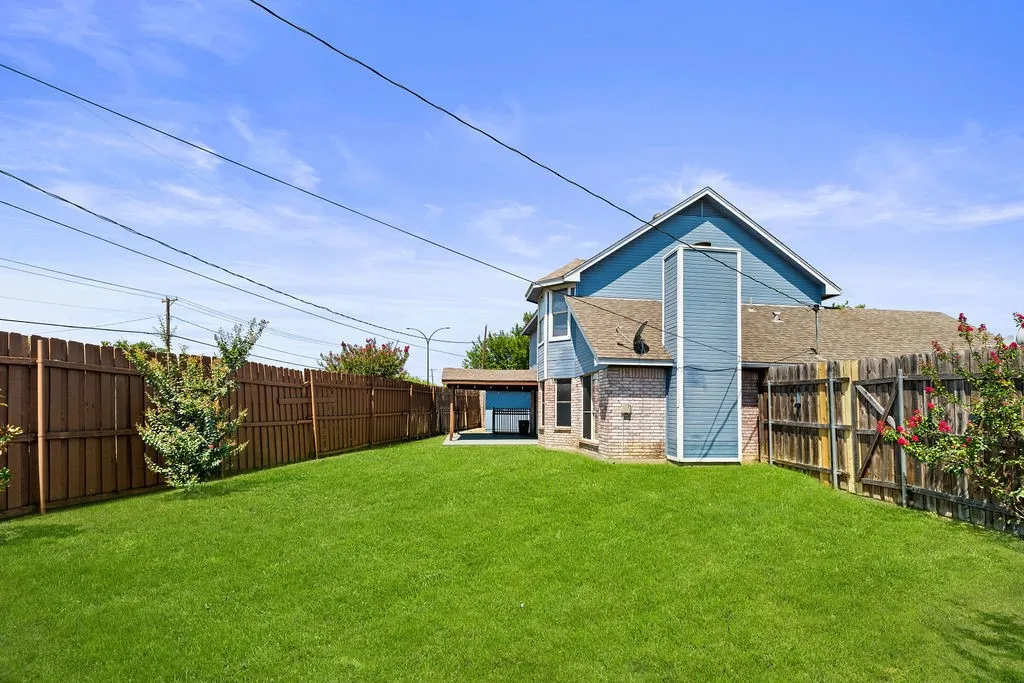 Single Family Residence For Sale in Tarrant County , 622 Mission Hills Drive, Arlington, Texas 76018, 3 Bedroom, 3 Bathroom, 2 Garage spaces, 1,564 Sqft, built in 1989, mls#21324616, Real Estate Agent in Arlington, Homes For Sale in Tarrant county, Homes For Sale in Arlington, Realtor in Arlington Texas, Real Estate Brokerage Independent Realty Texas, Luminita Cordes Realtor