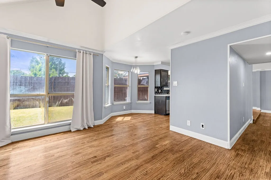 Single Family Residence For Sale in Tarrant County , 622 Mission Hills Drive, Arlington, Texas 76018, 3 Bedroom, 3 Bathroom, 2 Garage spaces, 1,564 Sqft, built in 1989, mls#21324616, Real Estate Agent in Arlington, Homes For Sale in Tarrant county, Homes For Sale in Arlington, Realtor in Arlington Texas, Real Estate Brokerage Independent Realty Texas, Luminita Cordes Realtor