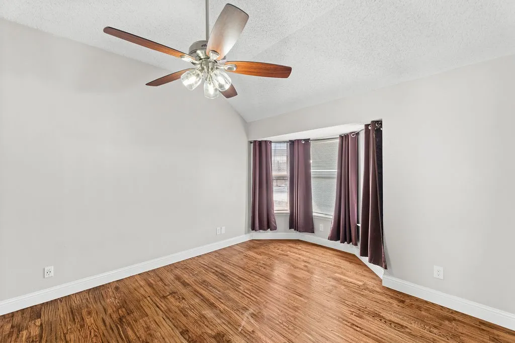 Single Family Residence For Sale in Tarrant County , 622 Mission Hills Drive, Arlington, Texas 76018, 3 Bedroom, 3 Bathroom, 2 Garage spaces, 1,564 Sqft, built in 1989, mls#21324616, Real Estate Agent in Arlington, Homes For Sale in Tarrant county, Homes For Sale in Arlington, Realtor in Arlington Texas, Real Estate Brokerage Independent Realty Texas, Luminita Cordes Realtor