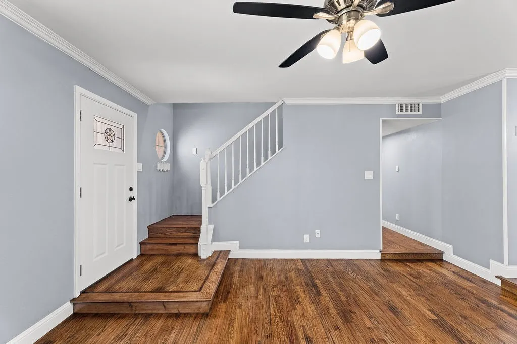 Single Family Residence For Sale in Tarrant County , 622 Mission Hills Drive, Arlington, Texas 76018, 3 Bedroom, 3 Bathroom, 2 Garage spaces, 1,564 Sqft, built in 1989, mls#21324616, Real Estate Agent in Arlington, Homes For Sale in Tarrant county, Homes For Sale in Arlington, Realtor in Arlington Texas, Real Estate Brokerage Independent Realty Texas, Luminita Cordes Realtor