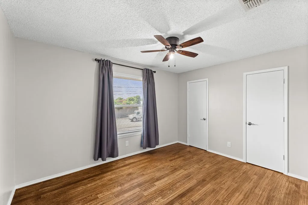 Single Family Residence For Sale in Tarrant County , 622 Mission Hills Drive, Arlington, Texas 76018, 3 Bedroom, 3 Bathroom, 2 Garage spaces, 1,564 Sqft, built in 1989, mls#21324616, Real Estate Agent in Arlington, Homes For Sale in Tarrant county, Homes For Sale in Arlington, Realtor in Arlington Texas, Real Estate Brokerage Independent Realty Texas, Luminita Cordes Realtor