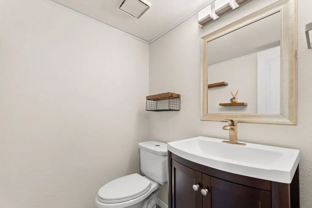 Single Family Residence For Sale in Tarrant County , 622 Mission Hills Drive, Arlington, Texas 76018, 3 Bedroom, 3 Bathroom, 2 Garage spaces, 1,564 Sqft, built in 1989, mls#21324616, Real Estate Agent in Arlington, Homes For Sale in Tarrant county, Homes For Sale in Arlington, Realtor in Arlington Texas, Real Estate Brokerage Independent Realty Texas, Luminita Cordes Realtor