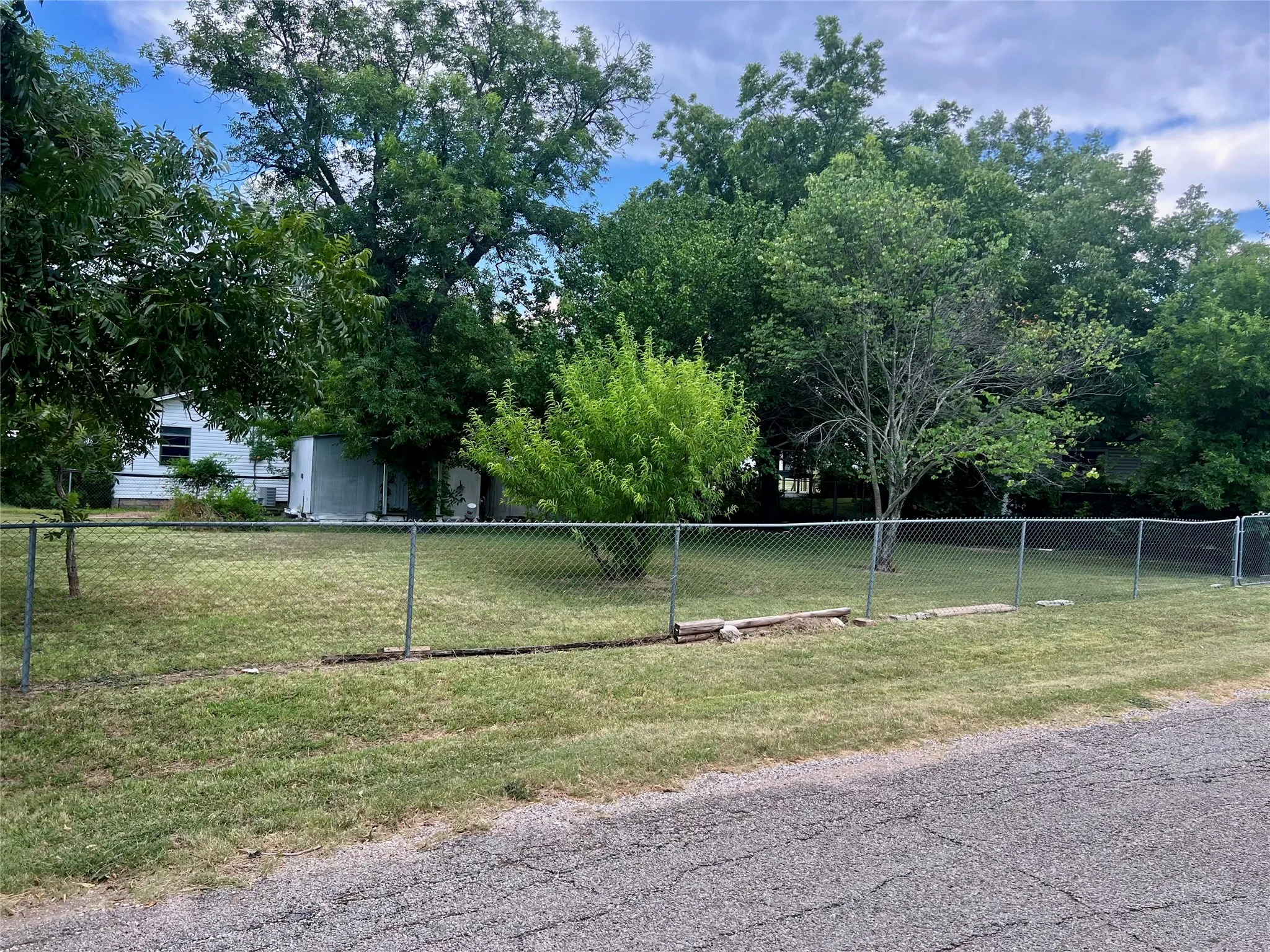 Extra lot on 377