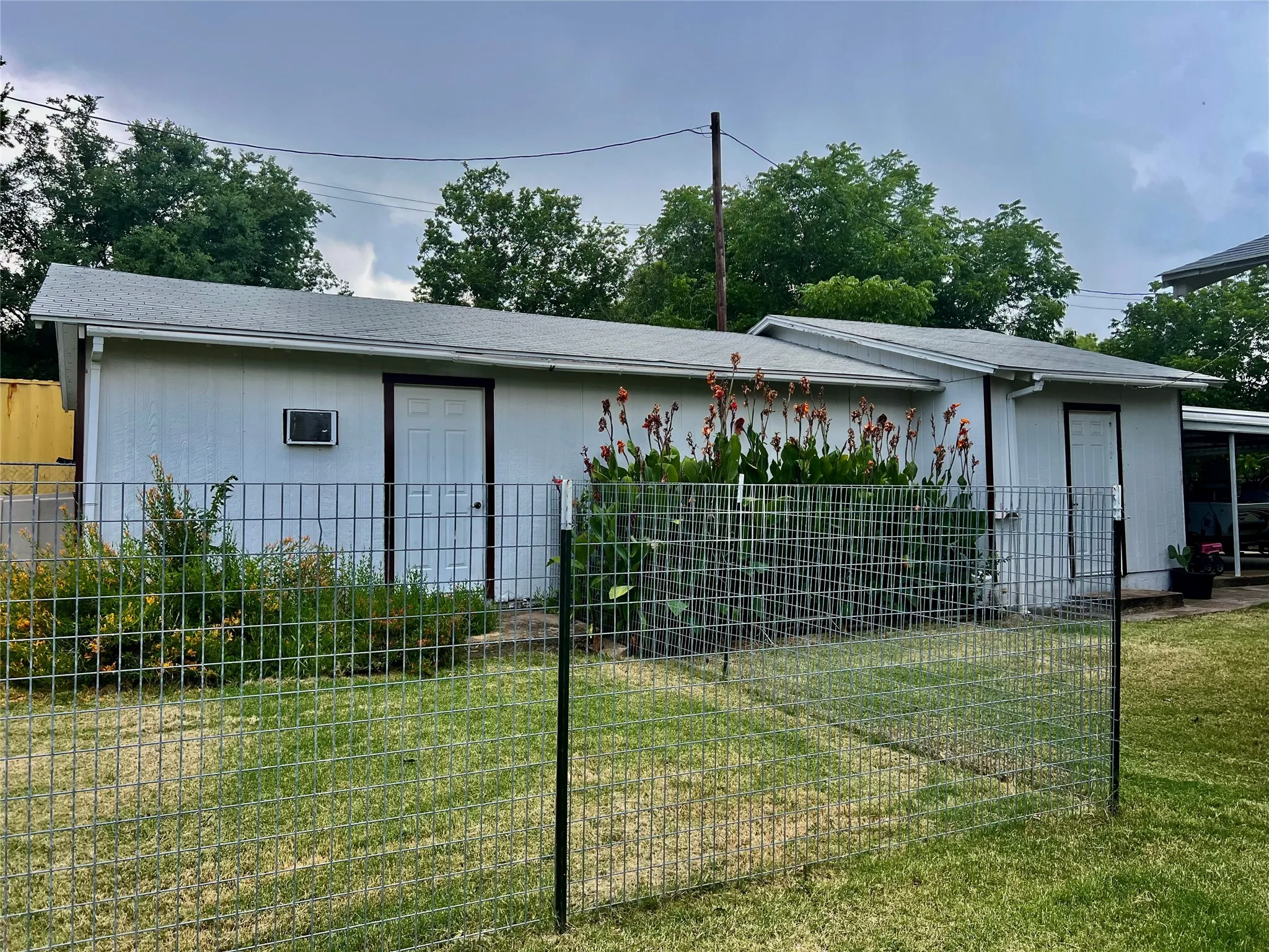 Single Family Residence For Sale in Erath County , 169 Glenn Street, Bluff Dale, Texas 76433, 2 Bedrooms, 2 Bathrooms, Garage spaces, 1,428 Sqft, built in 1940, Price $287,000, mls#21324196, Real Estate Agent in Bluff Dale, Homes For Sale in Erath county, Homes For Sale in Bluff Dale, Realtor in Bluff Dale Texas, Real Estate Brokerage Independent Realty Texas, Luminita Cordes Realtor
