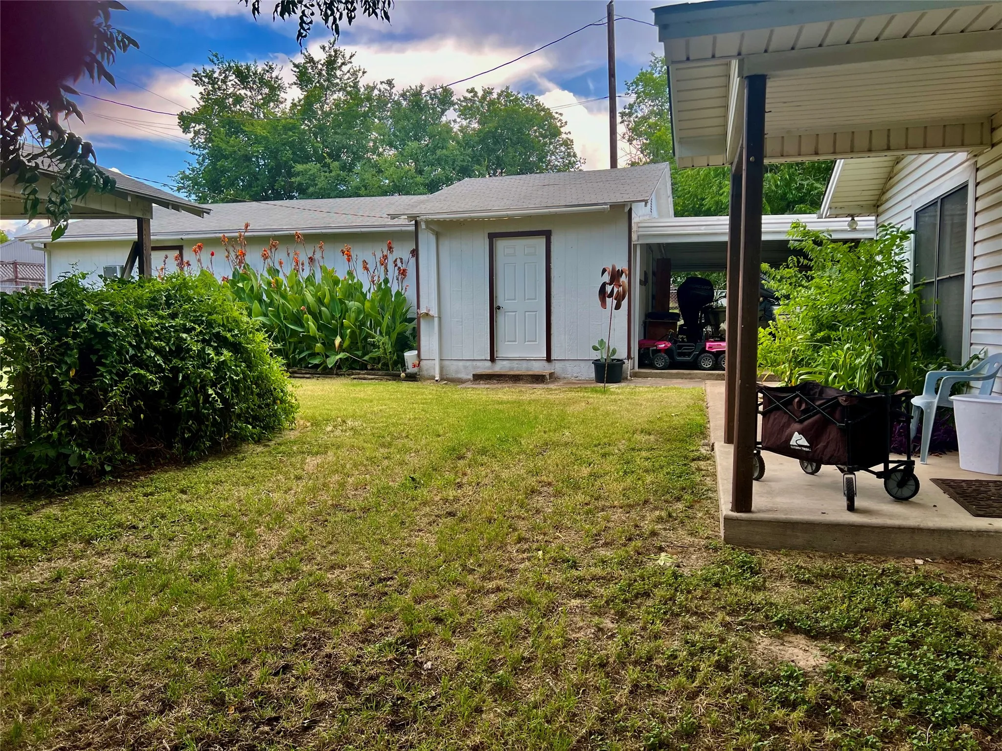 Single Family Residence For Sale in Erath County , 169 Glenn Street, Bluff Dale, Texas 76433, 2 Bedrooms, 2 Bathrooms, Garage spaces, 1,428 Sqft, built in 1940, Price $287,000, mls#21324196, Real Estate Agent in Bluff Dale, Homes For Sale in Erath county, Homes For Sale in Bluff Dale, Realtor in Bluff Dale Texas, Real Estate Brokerage Independent Realty Texas, Luminita Cordes Realtor