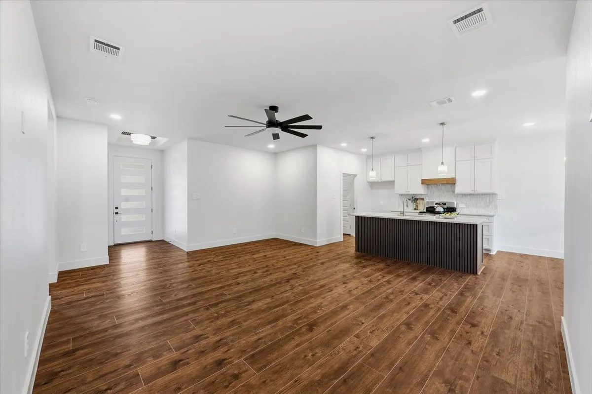 Single Family Residence For Sale in Johnson County , 1104 Boone Street, Cleburne, Texas 76031, 3 Bedroom, 2 Bathroom, 2 Garage spaces, 1,492 Sqft, built in 2026, mls#21324587, Real Estate Agent in Cleburne, Homes For Sale in Johnson county, Homes For Sale in Cleburne, Realtor in Cleburne Texas, Real Estate Brokerage Independent Realty Texas, Luminita Cordes Realtor
