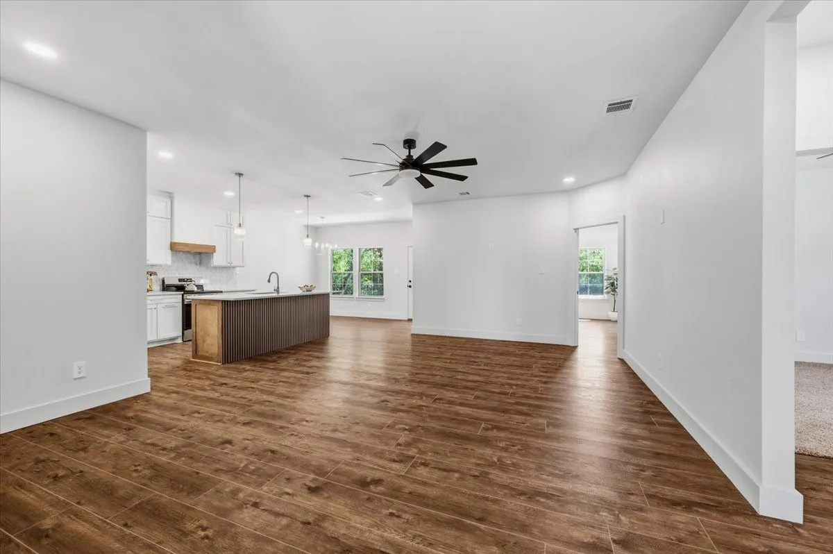 Single Family Residence For Sale in Johnson County , 1104 Boone Street, Cleburne, Texas 76031, 3 Bedroom, 2 Bathroom, 2 Garage spaces, 1,492 Sqft, built in 2026, mls#21324587, Real Estate Agent in Cleburne, Homes For Sale in Johnson county, Homes For Sale in Cleburne, Realtor in Cleburne Texas, Real Estate Brokerage Independent Realty Texas, Luminita Cordes Realtor