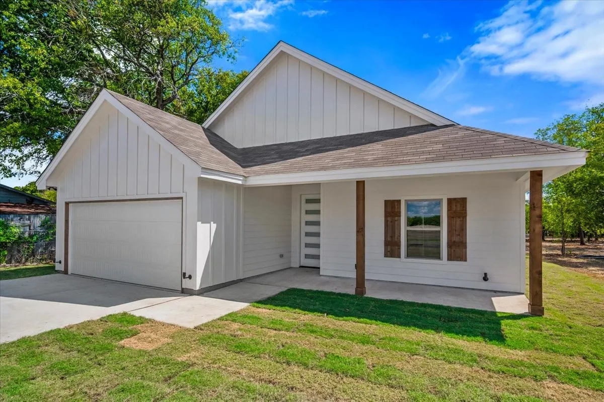 Single Family Residence For Sale in Johnson County , 1104 Boone Street, Cleburne, Texas 76031, 3 Bedroom, 2 Bathroom, 2 Garage spaces, 1,492 Sqft, built in 2026, mls#21324587, Real Estate Agent in Cleburne, Homes For Sale in Johnson county, Homes For Sale in Cleburne, Realtor in Cleburne Texas, Real Estate Brokerage Independent Realty Texas, Luminita Cordes Realtor