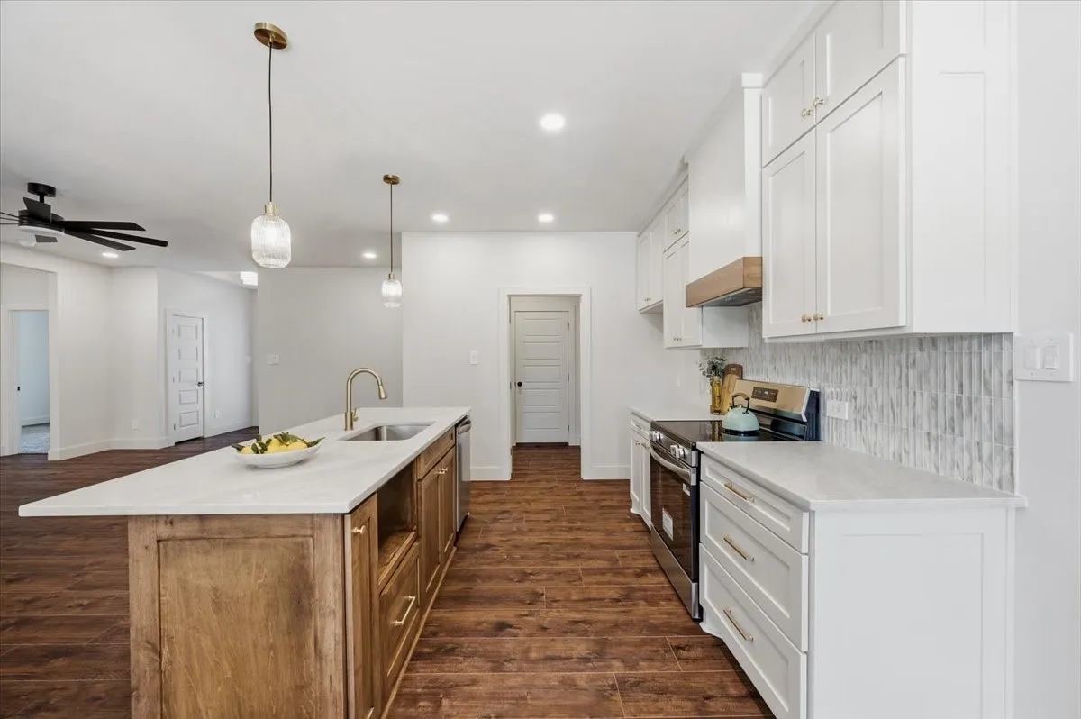 Single Family Residence For Sale in Johnson County , 1104 Boone Street, Cleburne, Texas 76031, 3 Bedroom, 2 Bathroom, 2 Garage spaces, 1,492 Sqft, built in 2026, mls#21324587, Real Estate Agent in Cleburne, Homes For Sale in Johnson county, Homes For Sale in Cleburne, Realtor in Cleburne Texas, Real Estate Brokerage Independent Realty Texas, Luminita Cordes Realtor