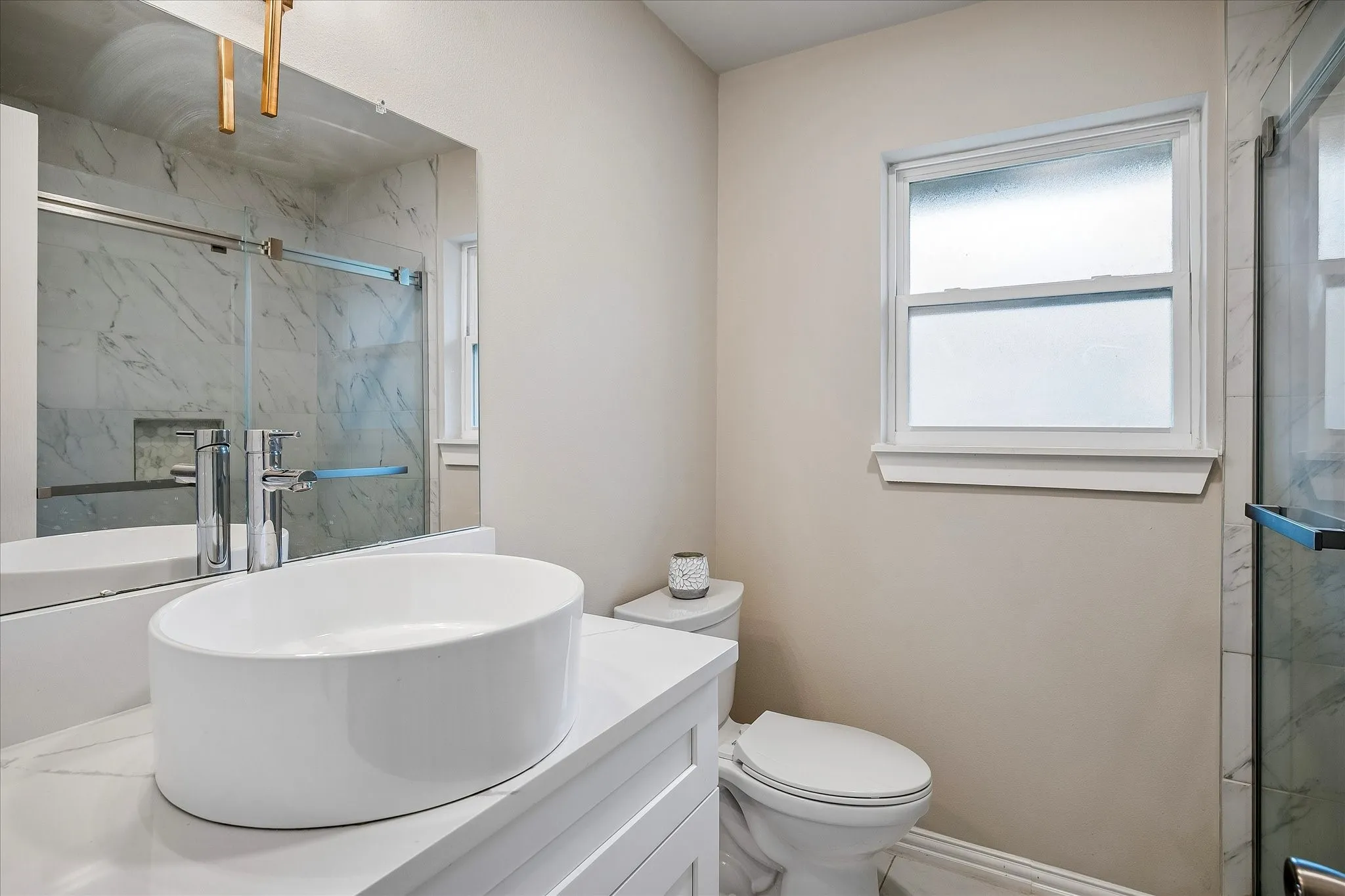 A full bath on the first level is located between the 2 secondary bedrooms.