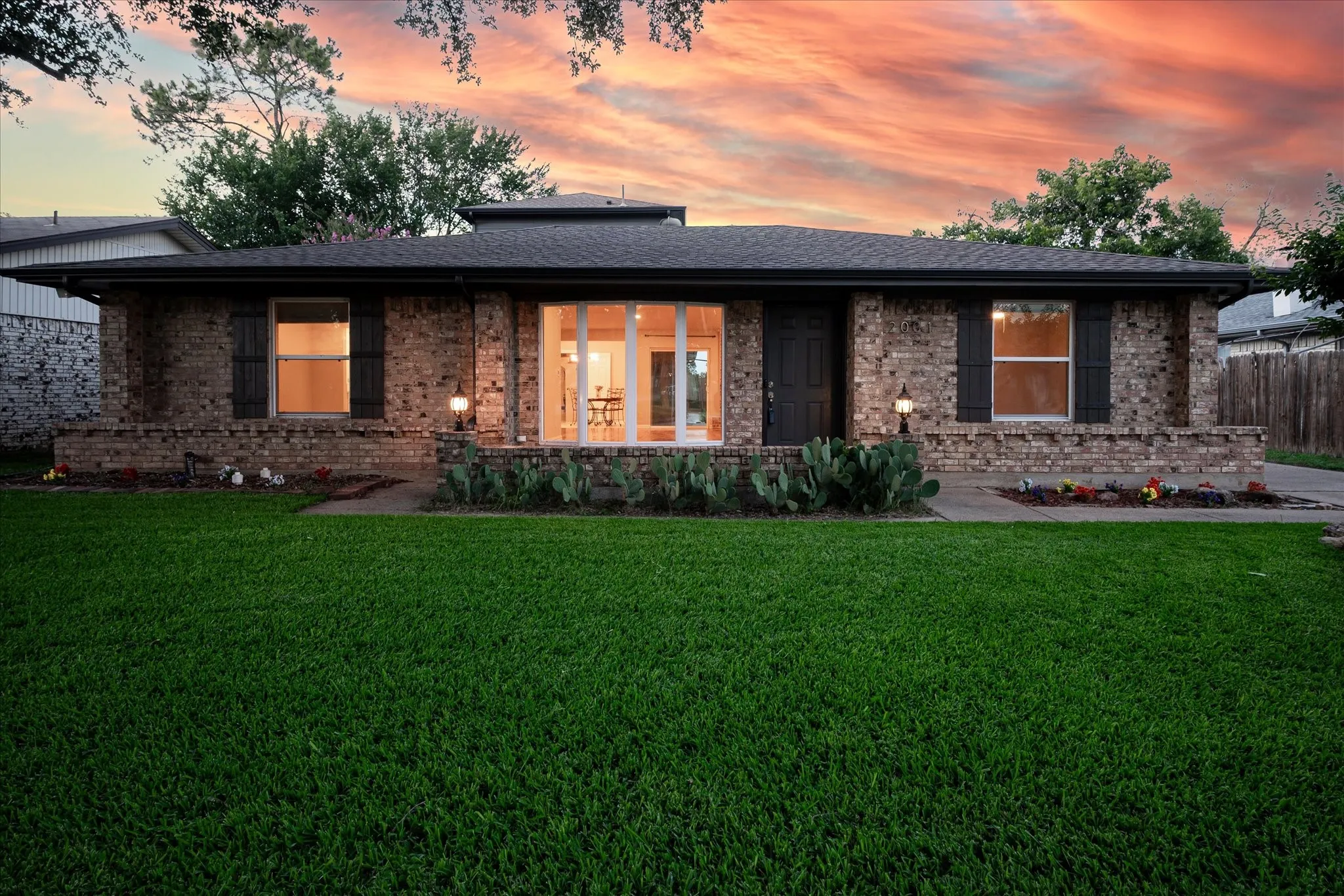 Single Family Residence For Sale in Dallas County , 2001 Pebblebrook Trail, Irving, Texas 75060, 4 Bedroom, 3 Bathroom, 1 Garage spaces, 2,148 Sqft, built in 1971, mls#21322510, Real Estate Agent in Irving, Homes For Sale in Dallas county, Homes For Sale in Irving, Realtor in Irving Texas, Real Estate Brokerage Independent Realty Texas, Luminita Cordes Realtor