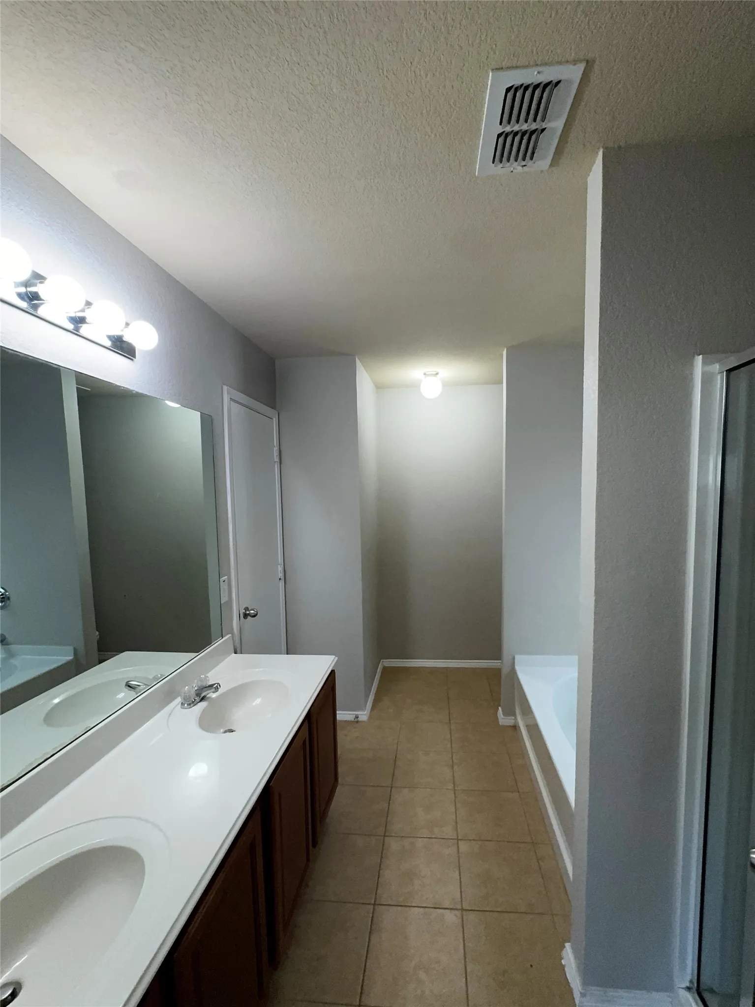 Single Family Residence For Sale in Tarrant County , 9932 Mount Pheasant Road, Fort Worth, Texas 76108, 4 Bedroom, 2 Bathroom, 2 Garage spaces, 1,866 Sqft, built in 2009, mls#21321878, Real Estate Agent in Fort Worth, Homes For Sale in Tarrant county, Homes For Sale in Fort Worth, Realtor in Fort Worth Texas, Real Estate Brokerage Independent Realty Texas, Luminita Cordes Realtor