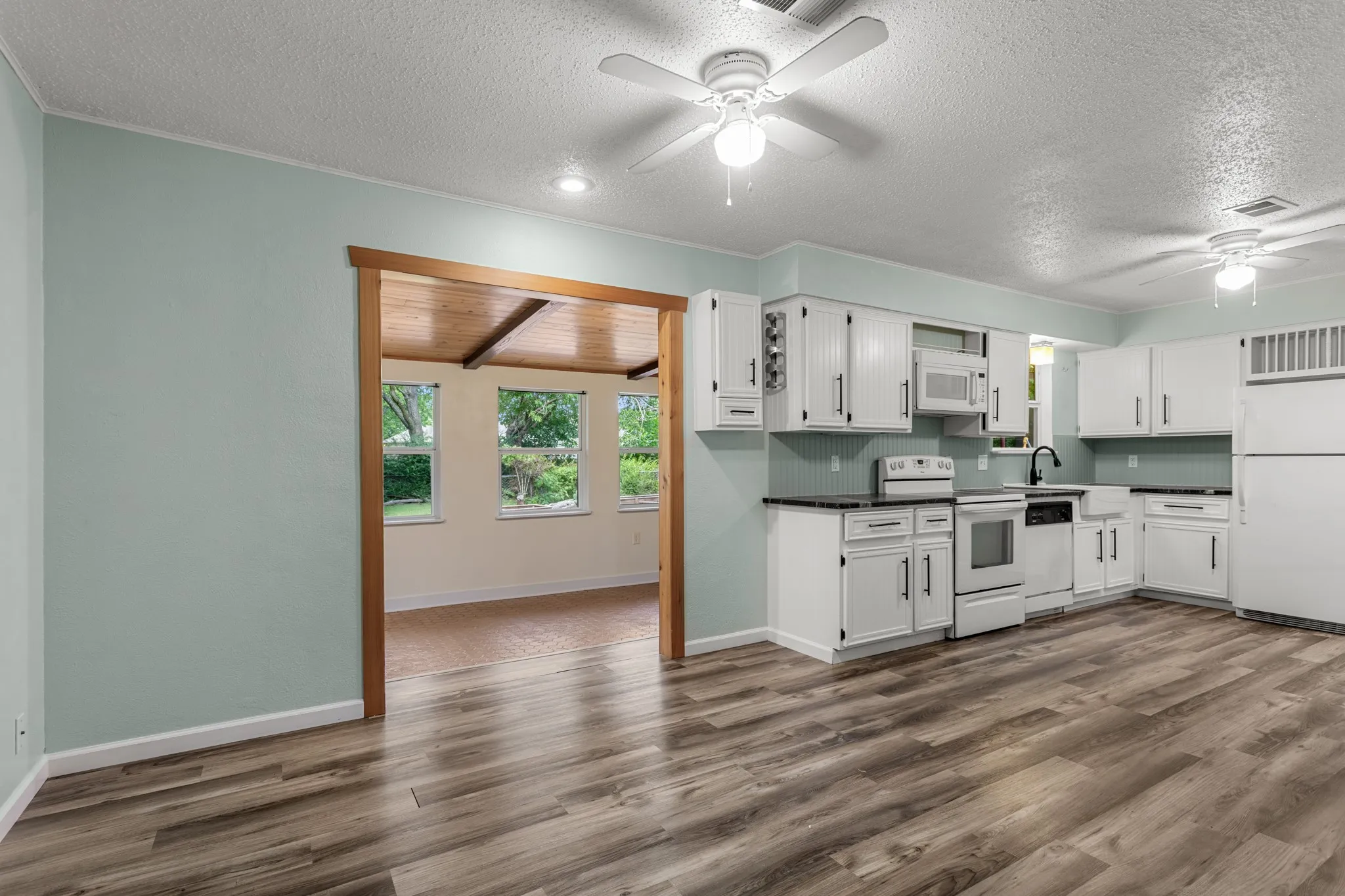 Single Family Residence For Sale in Denton County , 117 Bellaire Drive, Denton, Texas 76209, 3 Bedroom, 2 Bathroom, 2 Garage spaces, 1,164 Sqft, built in 1988, mls#21311658, Real Estate Agent in Denton, Homes For Sale in Denton county, Homes For Sale in Denton, Realtor in Denton Texas, Real Estate Brokerage Independent Realty Texas, Luminita Cordes Realtor