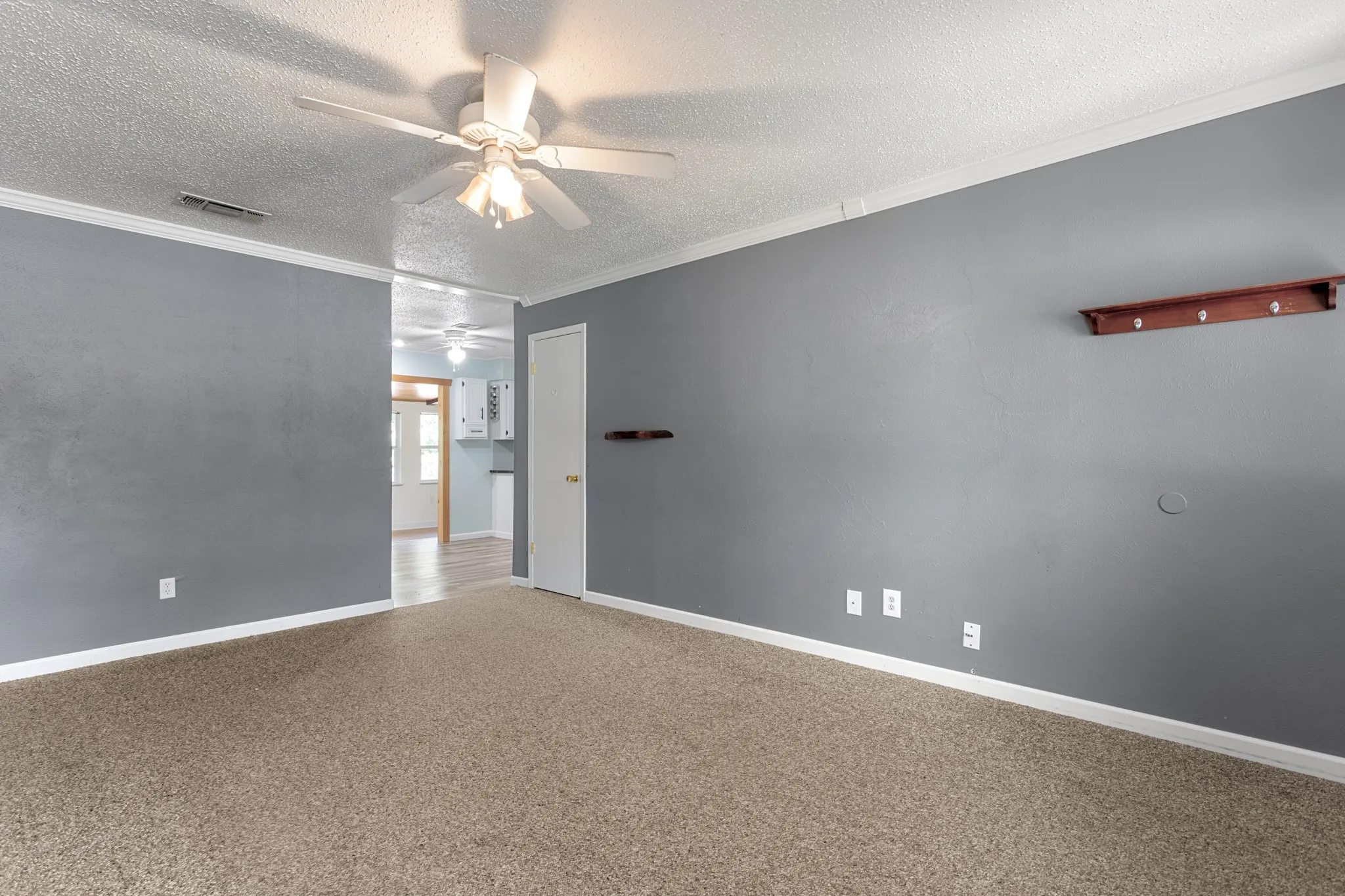 Single Family Residence For Sale in Denton County , 117 Bellaire Drive, Denton, Texas 76209, 3 Bedroom, 2 Bathroom, 2 Garage spaces, 1,164 Sqft, built in 1988, mls#21311658, Real Estate Agent in Denton, Homes For Sale in Denton county, Homes For Sale in Denton, Realtor in Denton Texas, Real Estate Brokerage Independent Realty Texas, Luminita Cordes Realtor