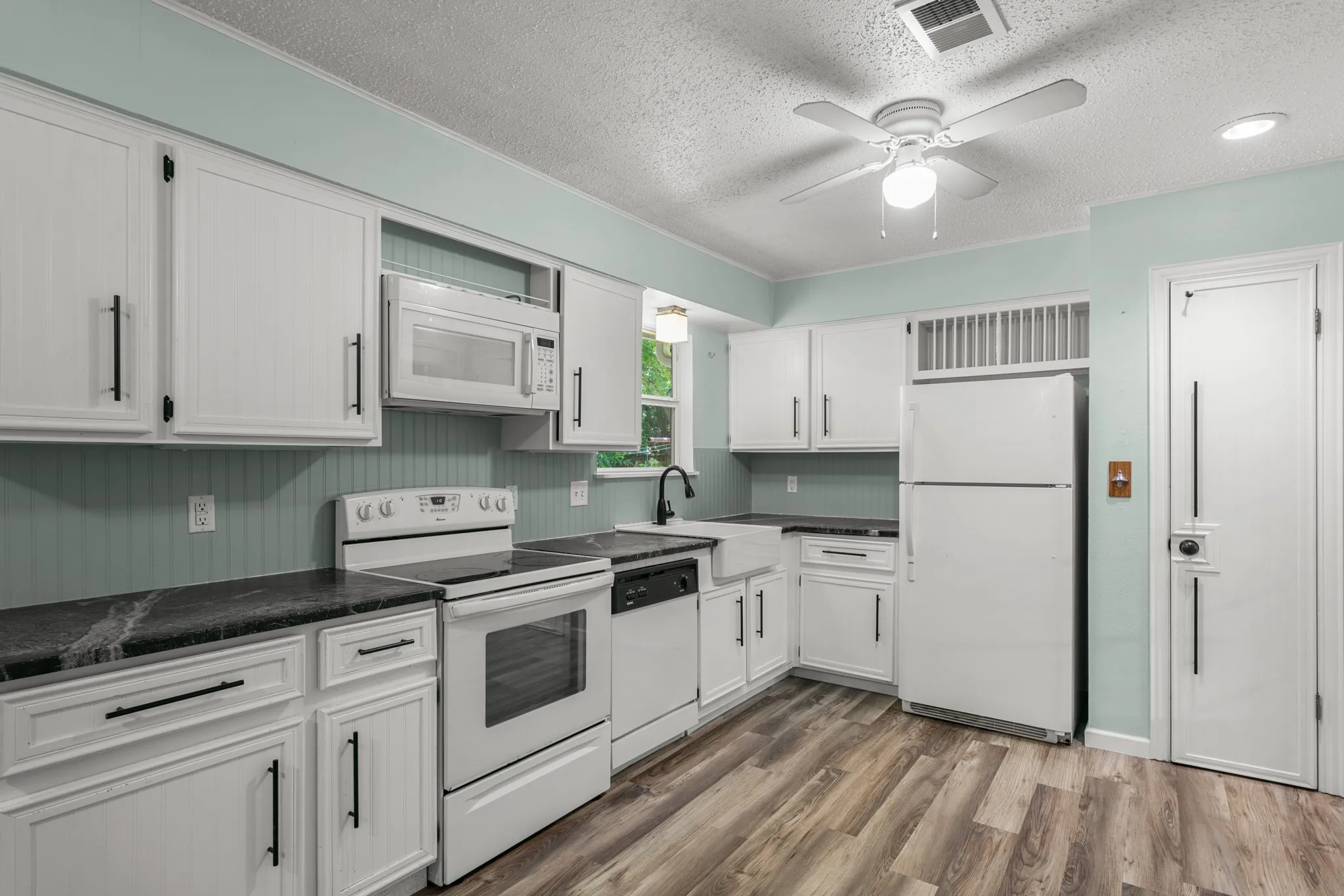 Single Family Residence For Sale in Denton County , 117 Bellaire Drive, Denton, Texas 76209, 3 Bedroom, 2 Bathroom, 2 Garage spaces, 1,164 Sqft, built in 1988, mls#21311658, Real Estate Agent in Denton, Homes For Sale in Denton county, Homes For Sale in Denton, Realtor in Denton Texas, Real Estate Brokerage Independent Realty Texas, Luminita Cordes Realtor