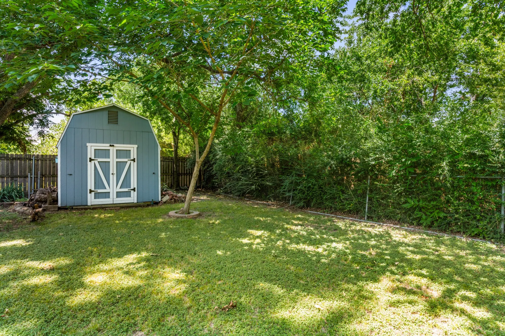 Single Family Residence For Sale in Denton County , 117 Bellaire Drive, Denton, Texas 76209, 3 Bedroom, 2 Bathroom, 2 Garage spaces, 1,164 Sqft, built in 1988, mls#21311658, Real Estate Agent in Denton, Homes For Sale in Denton county, Homes For Sale in Denton, Realtor in Denton Texas, Real Estate Brokerage Independent Realty Texas, Luminita Cordes Realtor