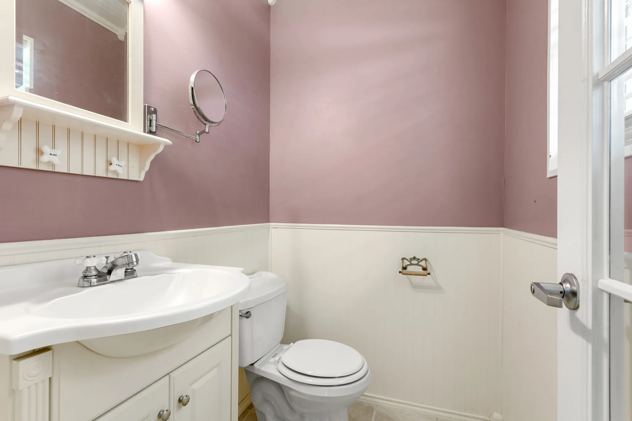 Single Family Residence For Sale in Denton County , 117 Bellaire Drive, Denton, Texas 76209, 3 Bedroom, 2 Bathroom, 2 Garage spaces, 1,164 Sqft, built in 1988, mls#21311658, Real Estate Agent in Denton, Homes For Sale in Denton county, Homes For Sale in Denton, Realtor in Denton Texas, Real Estate Brokerage Independent Realty Texas, Luminita Cordes Realtor