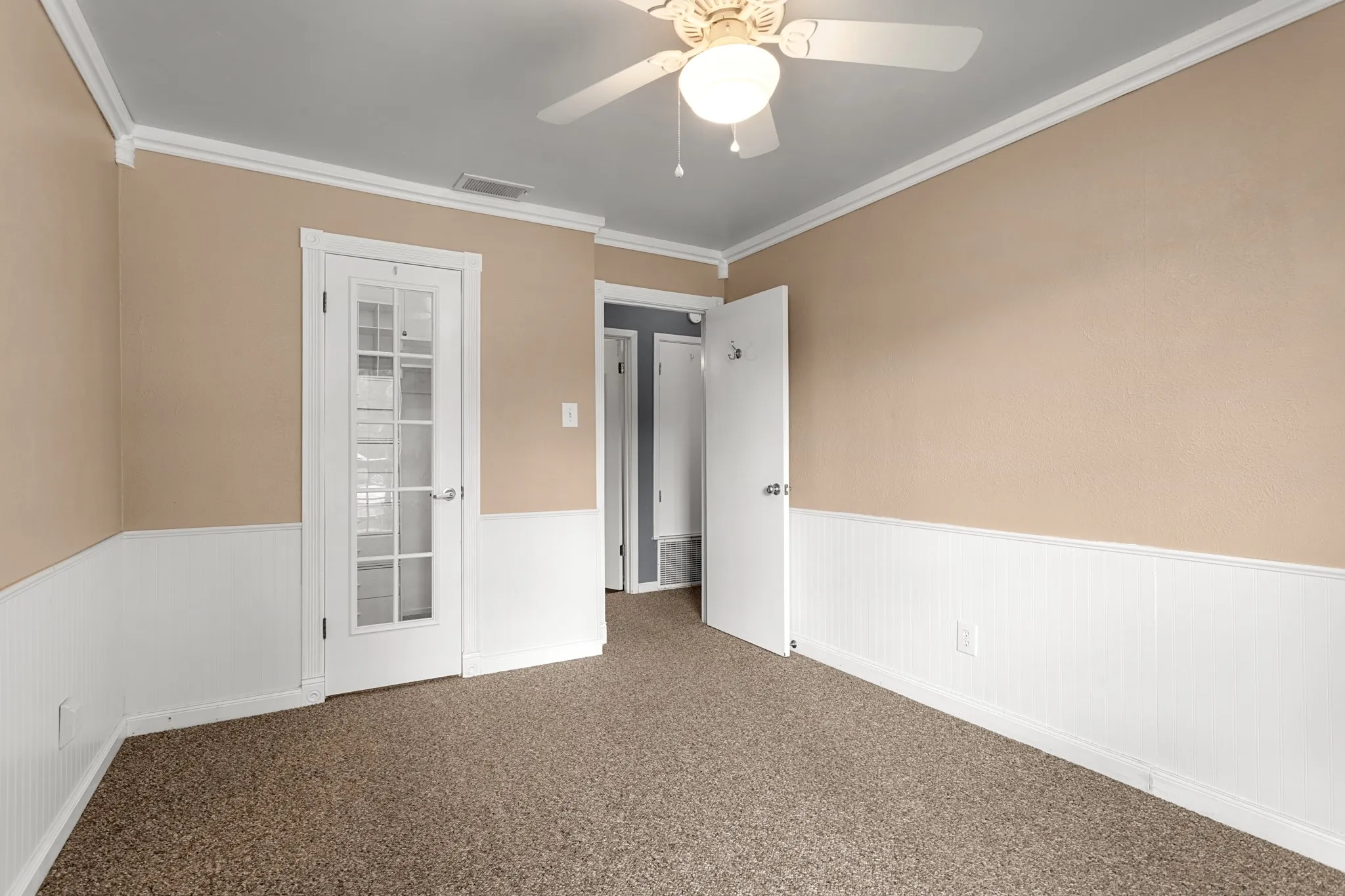 Single Family Residence For Sale in Denton County , 117 Bellaire Drive, Denton, Texas 76209, 3 Bedroom, 2 Bathroom, 2 Garage spaces, 1,164 Sqft, built in 1988, mls#21311658, Real Estate Agent in Denton, Homes For Sale in Denton county, Homes For Sale in Denton, Realtor in Denton Texas, Real Estate Brokerage Independent Realty Texas, Luminita Cordes Realtor