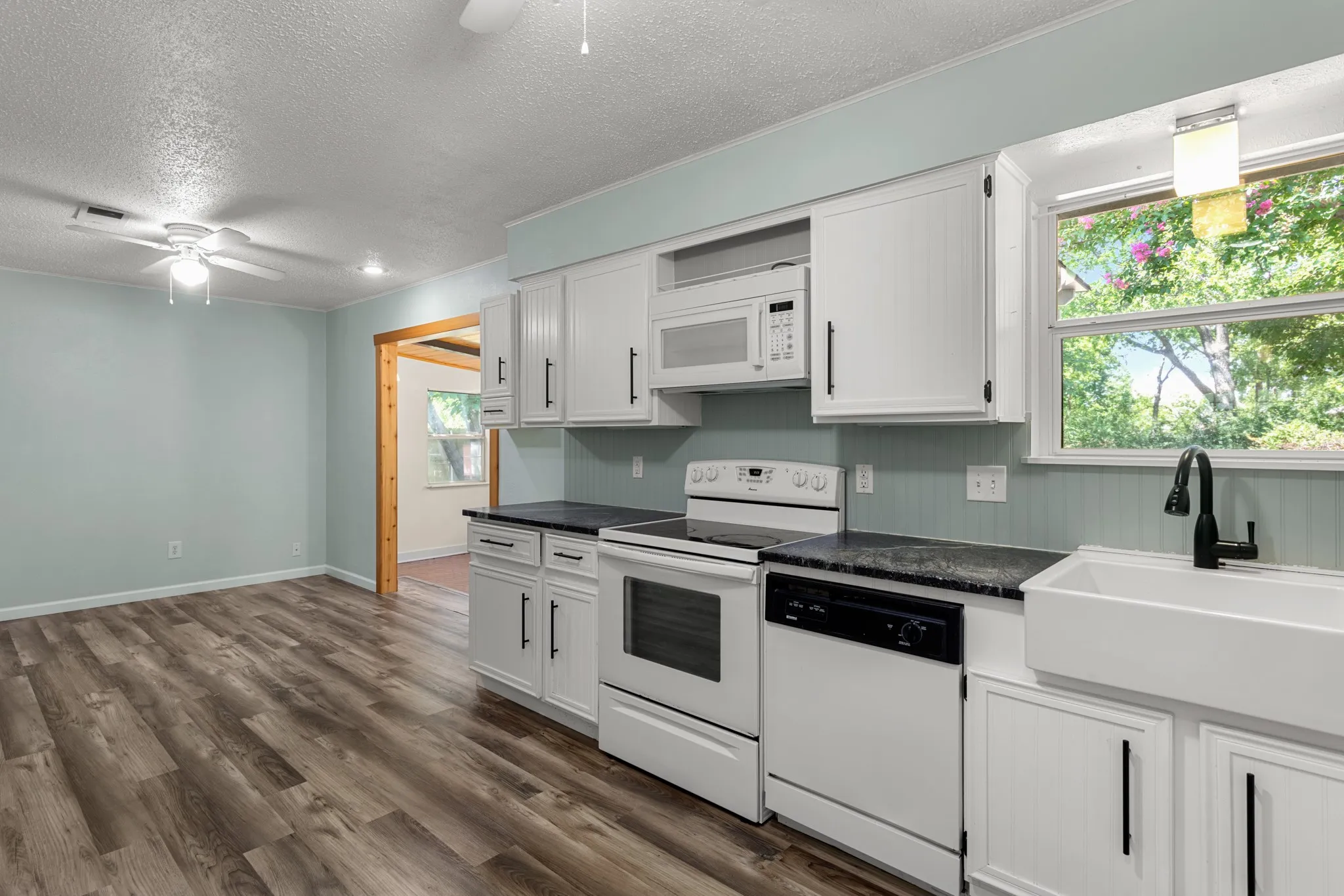 Single Family Residence For Sale in Denton County , 117 Bellaire Drive, Denton, Texas 76209, 3 Bedroom, 2 Bathroom, 2 Garage spaces, 1,164 Sqft, built in 1988, mls#21311658, Real Estate Agent in Denton, Homes For Sale in Denton county, Homes For Sale in Denton, Realtor in Denton Texas, Real Estate Brokerage Independent Realty Texas, Luminita Cordes Realtor