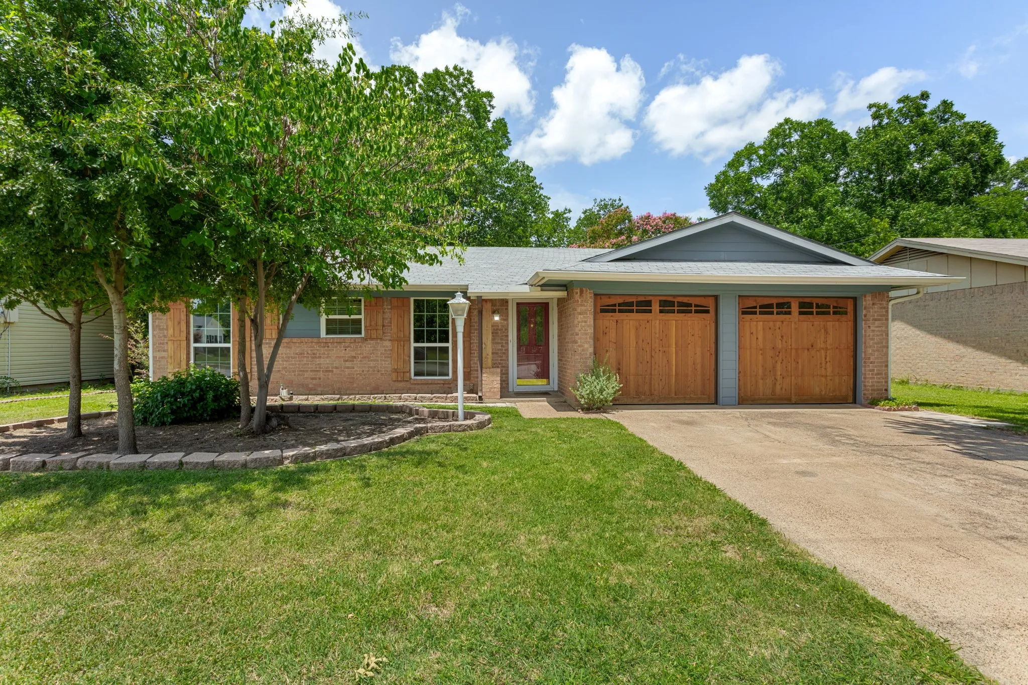 Single Family Residence For Sale in Denton County , 117 Bellaire Drive, Denton, Texas 76209, 3 Bedroom, 2 Bathroom, 2 Garage spaces, 1,164 Sqft, built in 1988, mls#21311658, Real Estate Agent in Denton, Homes For Sale in Denton county, Homes For Sale in Denton, Realtor in Denton Texas, Real Estate Brokerage Independent Realty Texas, Luminita Cordes Realtor