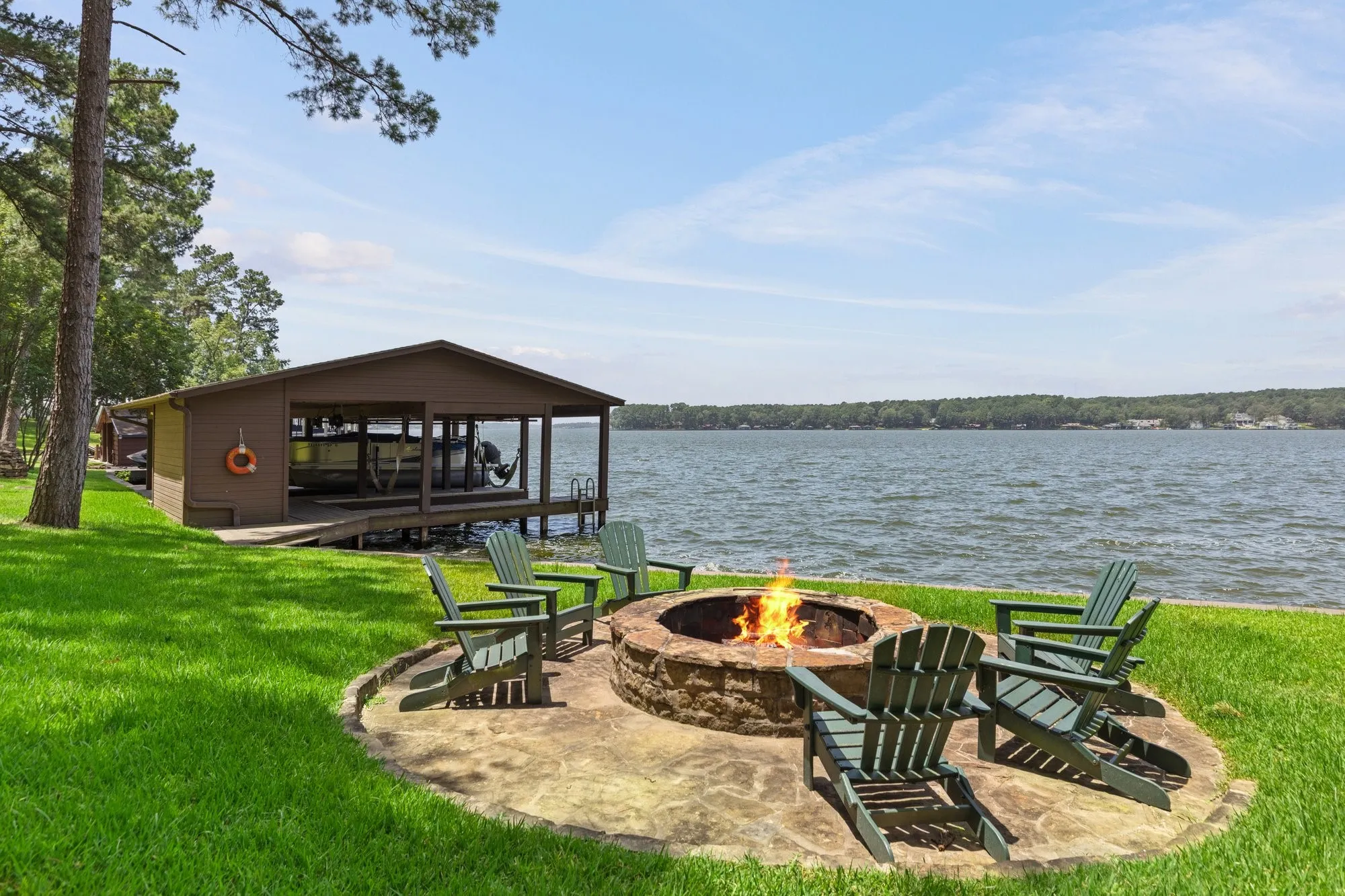 Single Family Residence For Sale in Franklin (TX) County , 400 Windy Point Drive, Mount Vernon, Texas 75457, 3 Bedroom, 3 Bathroom, 1 Garage spaces, 1,300 Sqft, built in 1987, mls#21324647, Real Estate Agent in Mount Vernon, Homes For Sale in Franklin (TX) county, Homes For Sale in Mount Vernon, Realtor in Mount Vernon Texas, Real Estate Brokerage Independent Realty Texas, Luminita Cordes Realtor